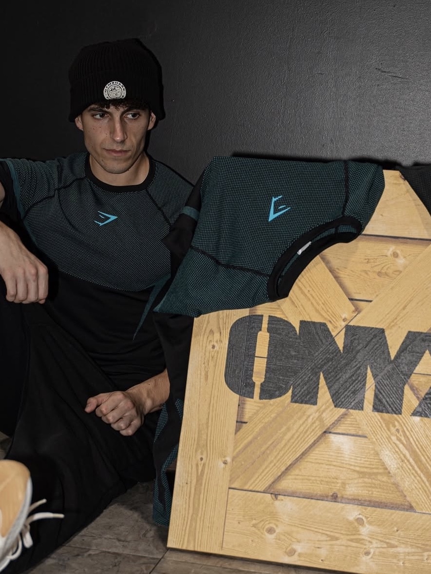 Gymshark Onyx 5.0 Seamless T-Shirt Black Onyx Grey, Gymshark Onyx 5.0 Seamless T-Shirt Black Light Grey 착용 스타일 - 4