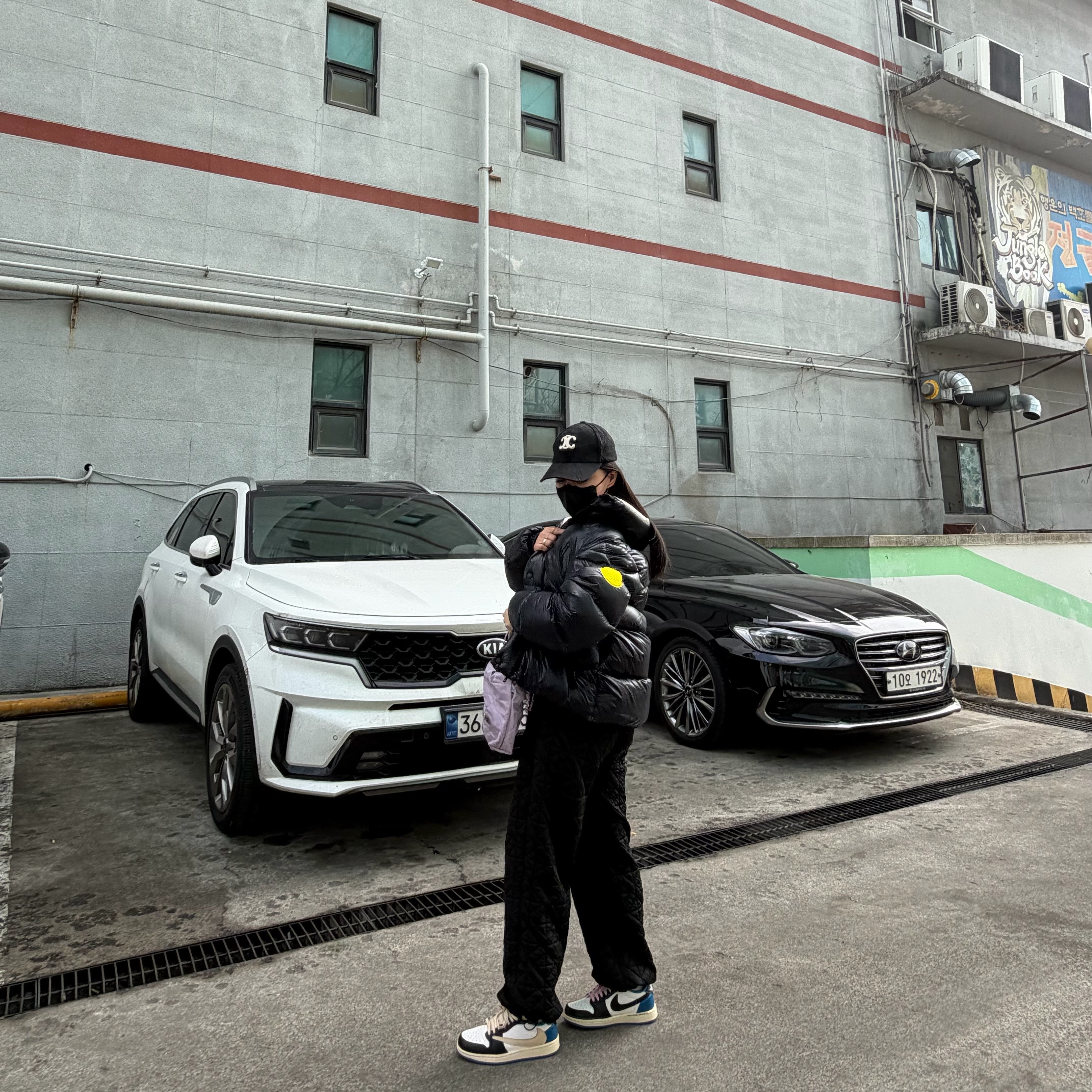 Jordan 1 x Travis Scott x Fragment Retro Low OG SP Military Blue, Moncler Maya Hooded Short Down Jacket Burgundy - 25FW 착용 스타일 - 1