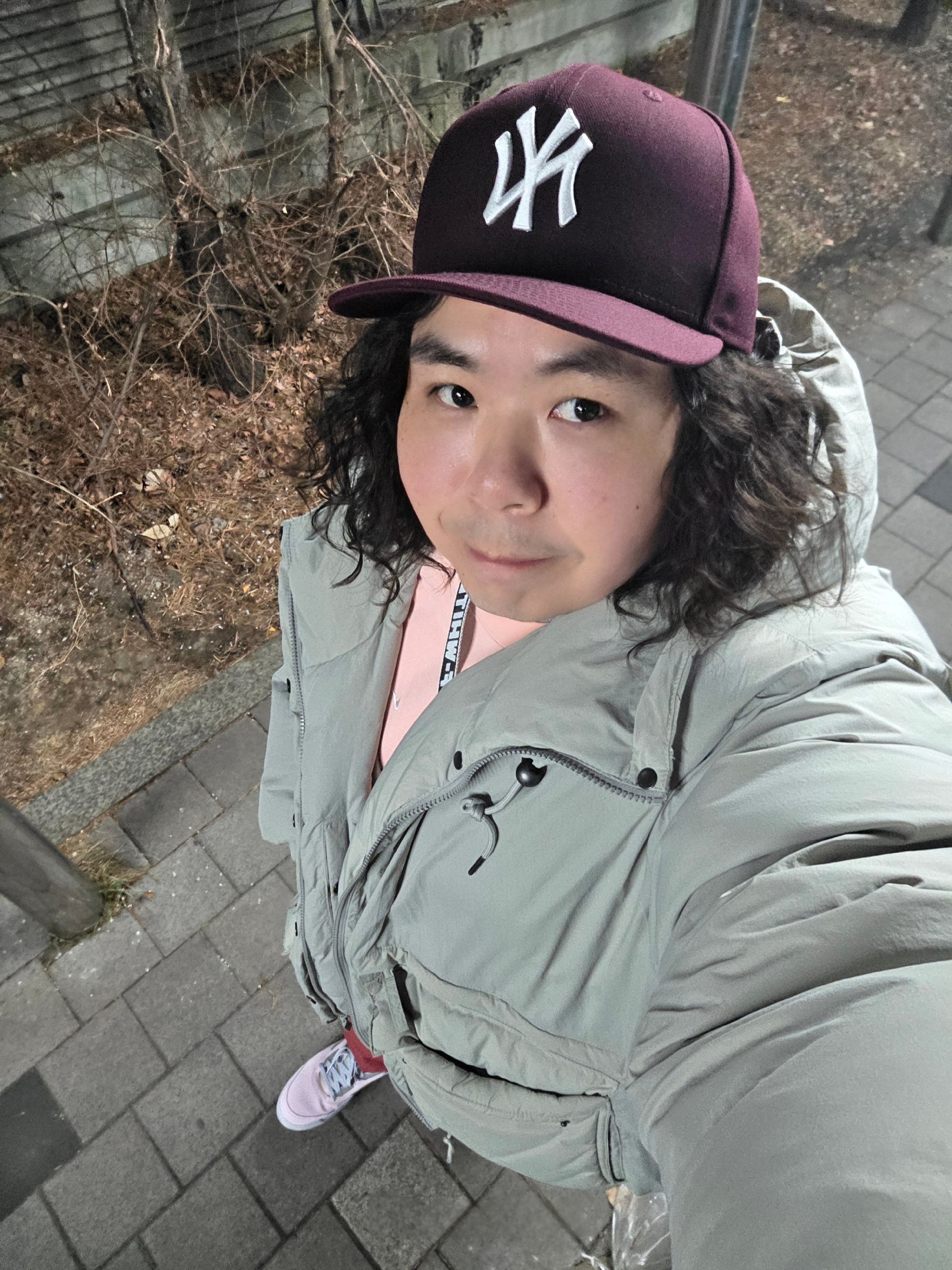 Nike NRG Solo Swoosh Crew Fleece Bleached Coral - US/EU, Off-White x Amore Pacific Protection Box (Without Cosmetics) 착용 스타일 - 5
