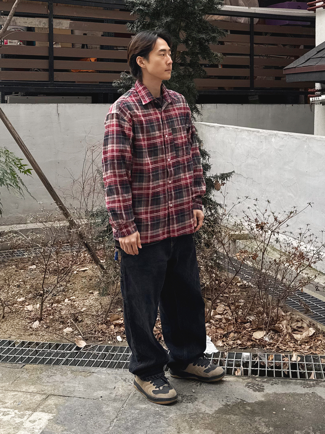 QT8 GARMENTS Rustic Core Flannel Check Shirt Red, QT8 Garments TL Denim Carpenter Pant Black 착용 스타일 - 2