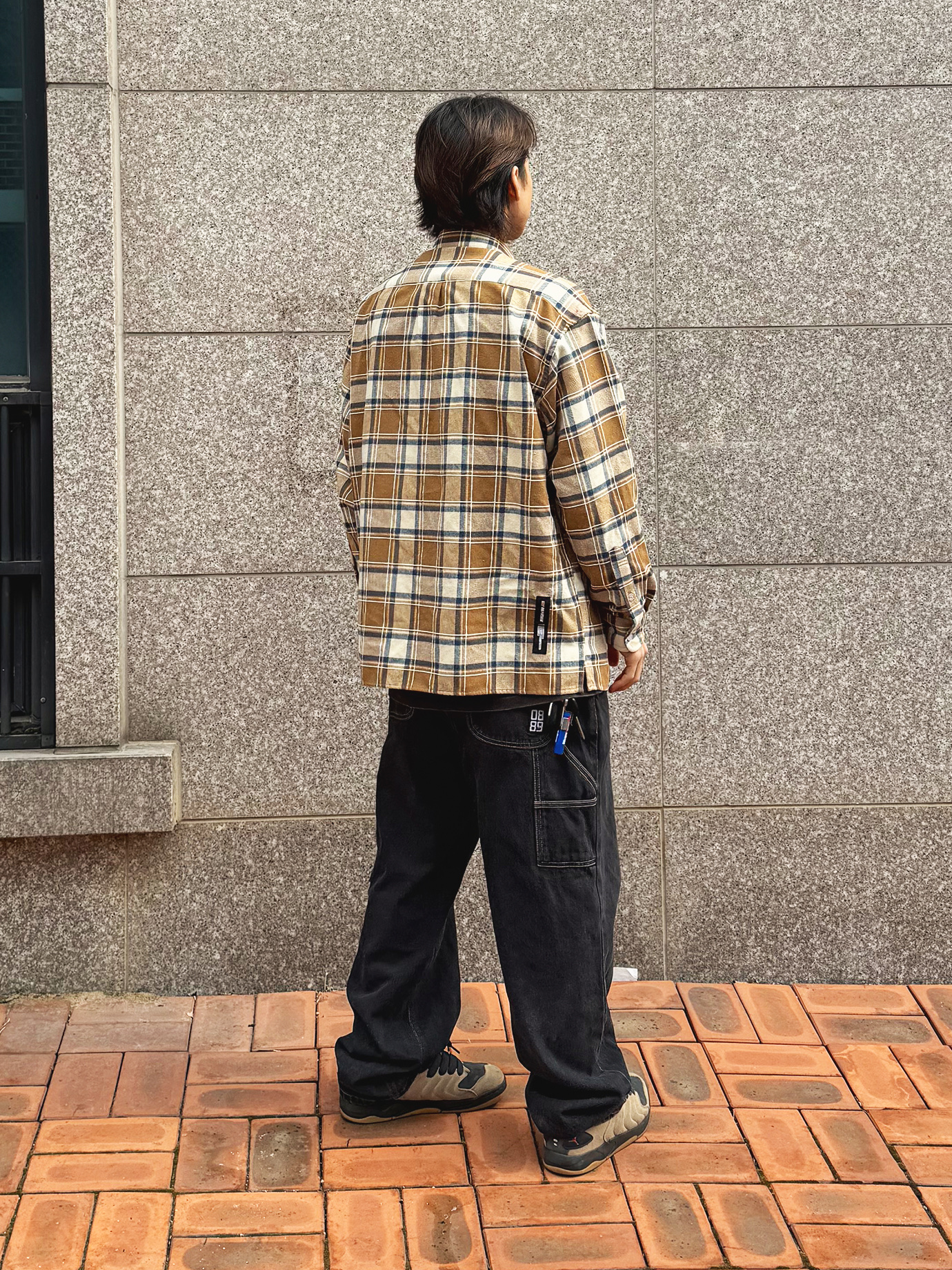 QT8 GARMENTS Rustic Core Flannel Check Shirt Beige, QT8 Garments TL Denim Carpenter Pant Black 착용 스타일 - 3