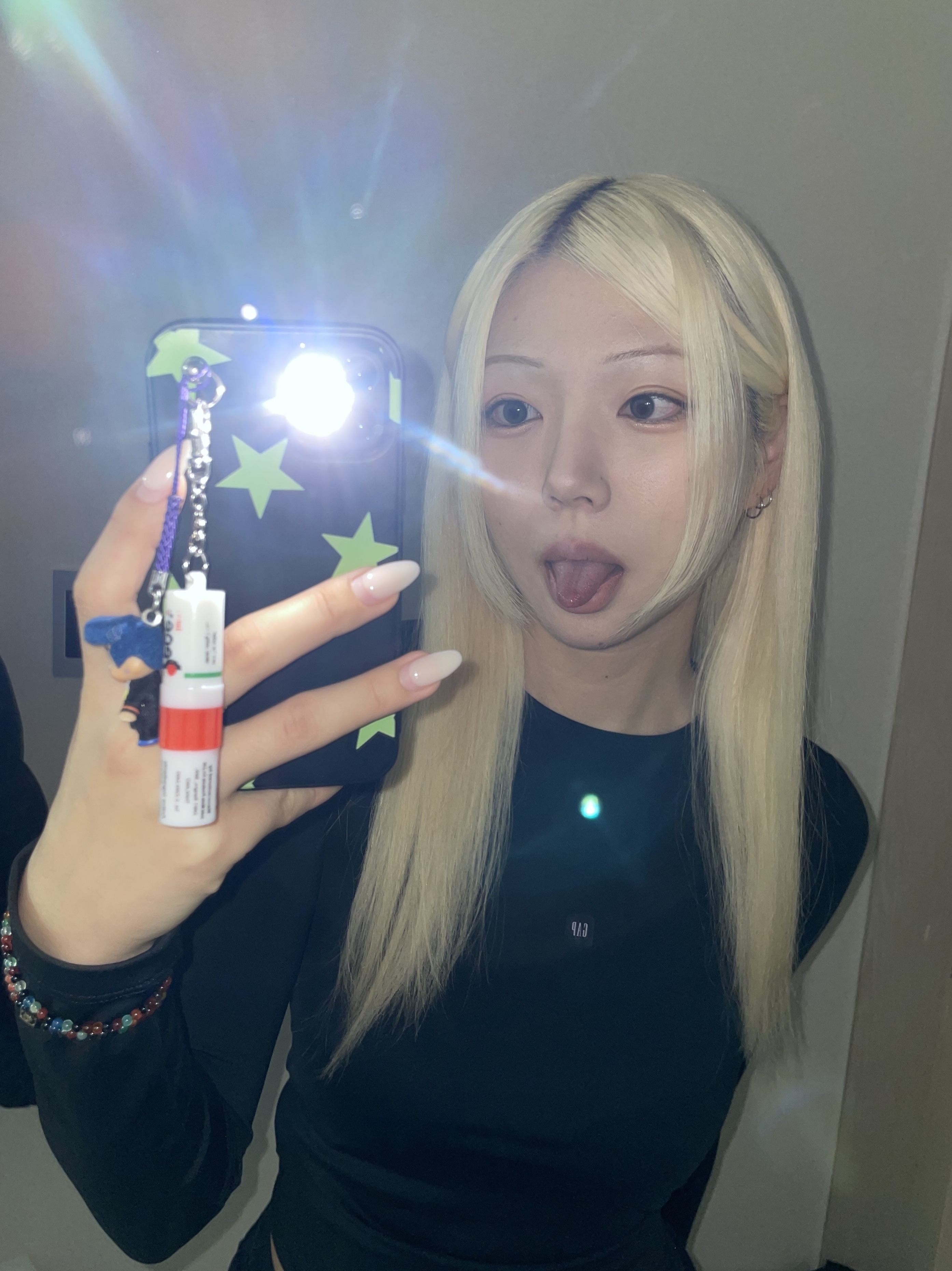 (W) Yeezy Gap Engineered by Balenciaga Long-Sleeve Second Skin Black 착용 스타일