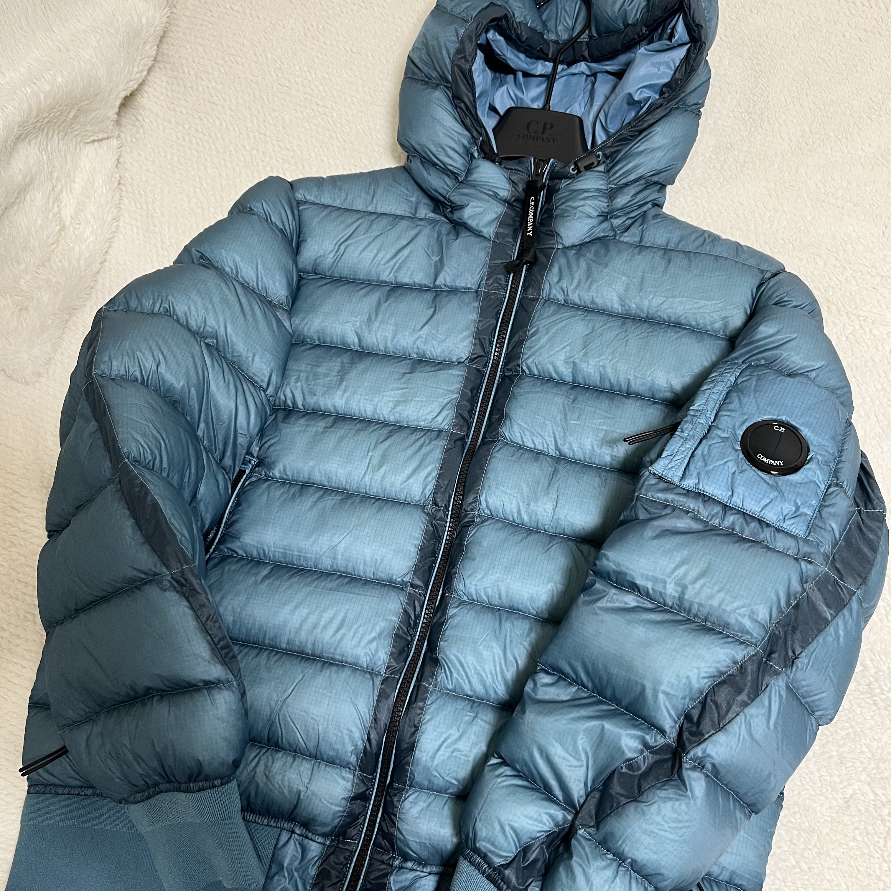 C.P. Company D.D. Shell Down Jacket Aegean Blue Light Blue - 25FW 착용 스타일