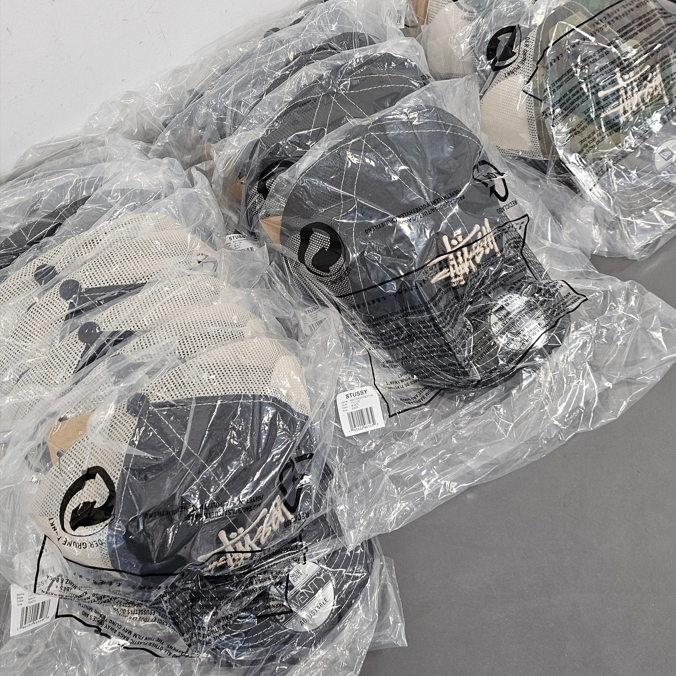 Stussy New Era 9twenty Basic Trucker Black, Stussy New Era 9twenty Basic Trucker Woodland Camo 착용 스타일