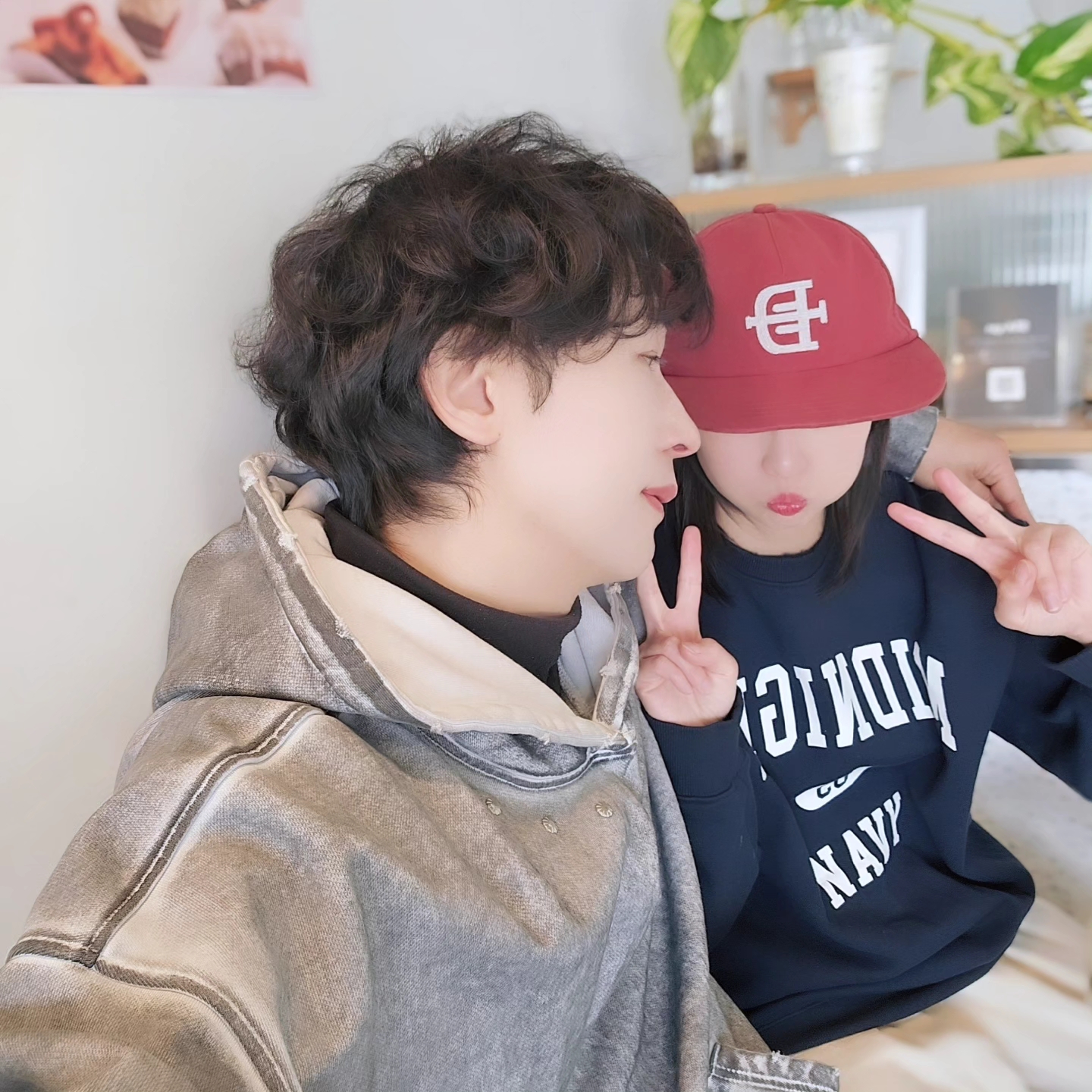Flavorism Oversized Rivet Hoodie Dirty White 착용 스타일 - 3