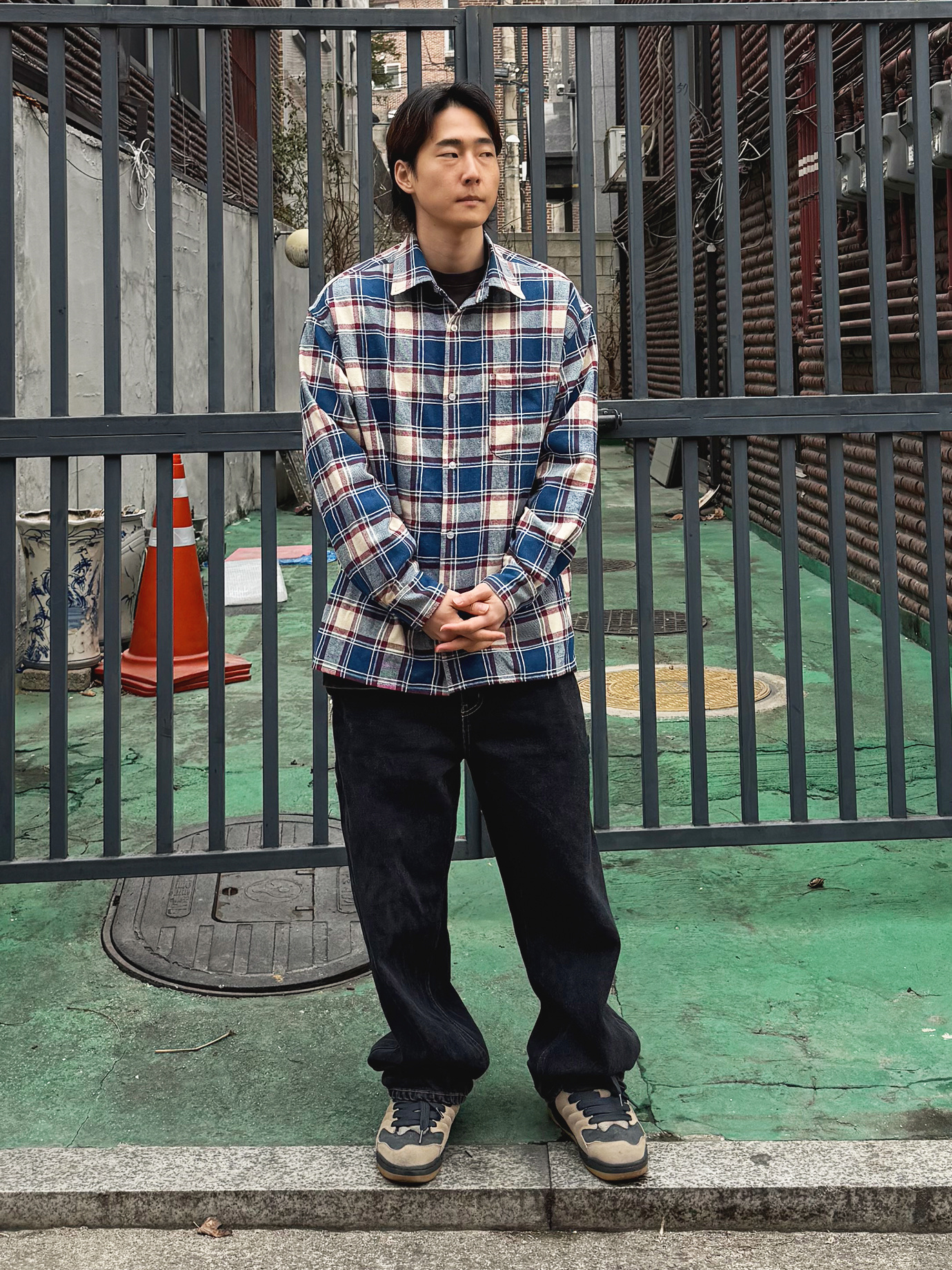 QT8 GARMENTS Rustic Core Flannel Check Shirt Blue, QT8 Garments TL Denim Carpenter Pant Black 착용 스타일 - 2
