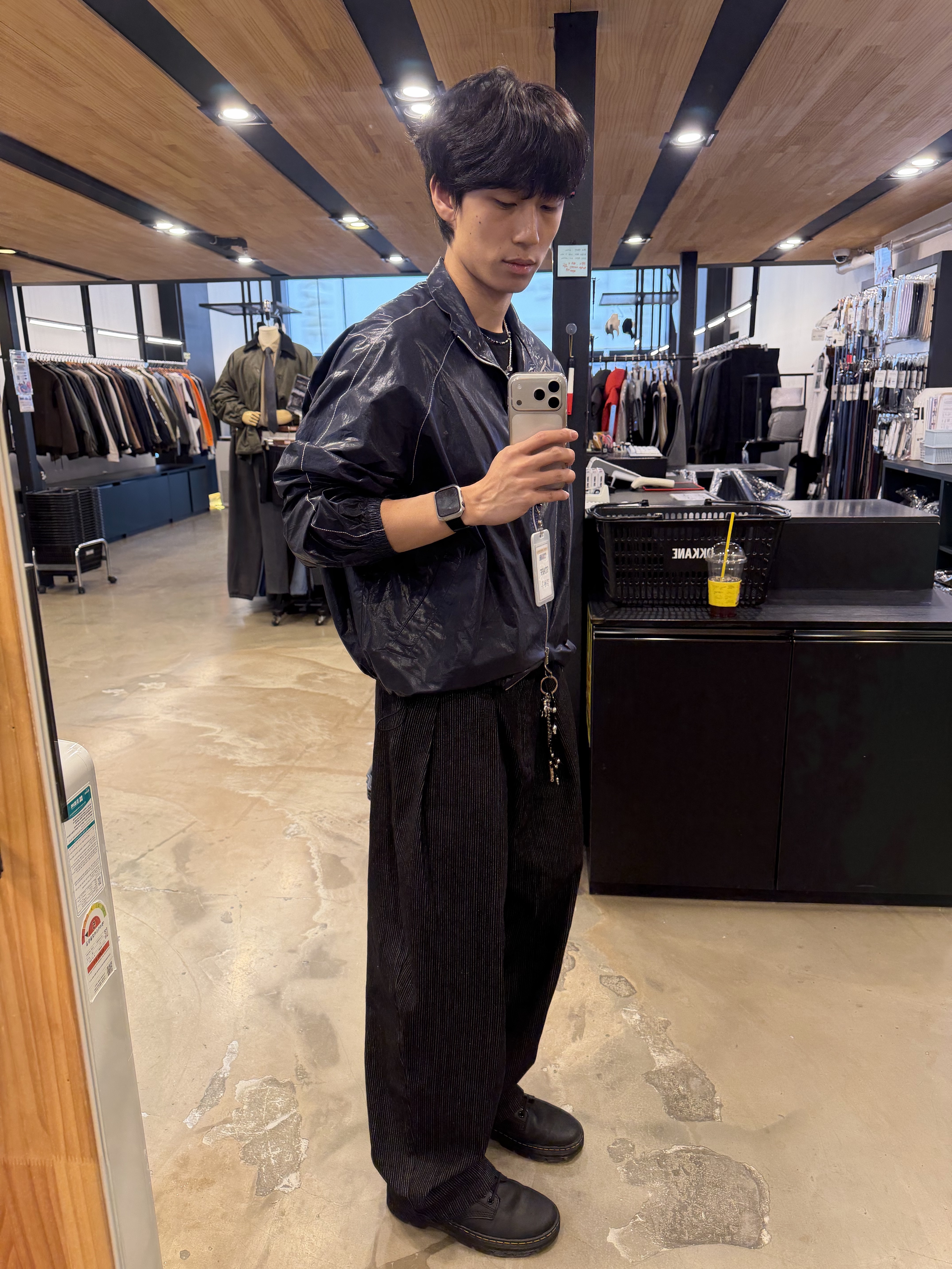 (W) Matin Kim Logo Coating Jumper Navy, Dr. Martens Reeder Wyoming Leather Utility Shoes Black 착용 스타일 - 3