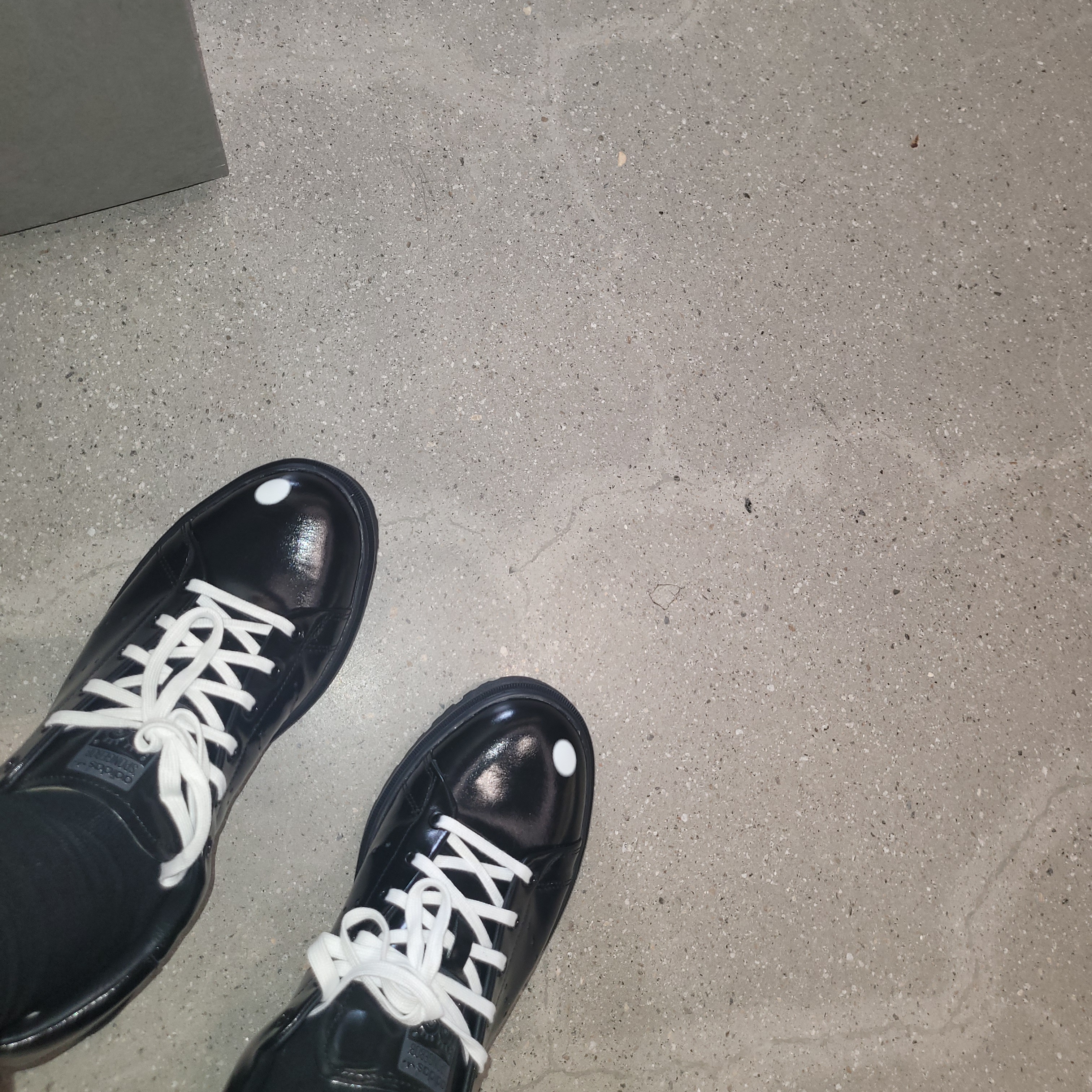 Adidas x Spongebob Stan Smith Freizeit Core Black 착용 스타일 - 2