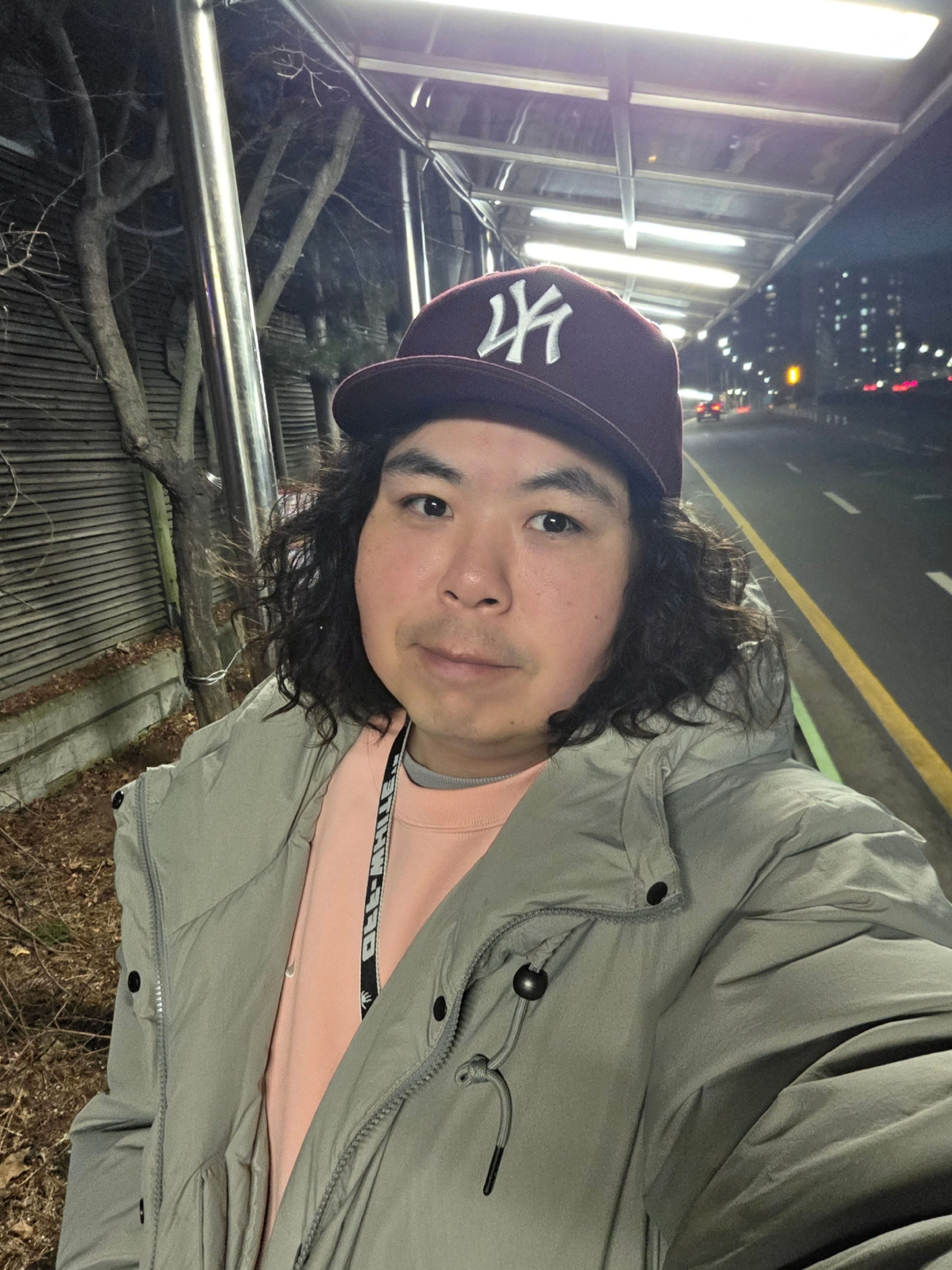 Nike NRG Solo Swoosh Crew Fleece Bleached Coral - US/EU, Off-White x Amore Pacific Protection Box (Without Cosmetics) 착용 스타일 - 4