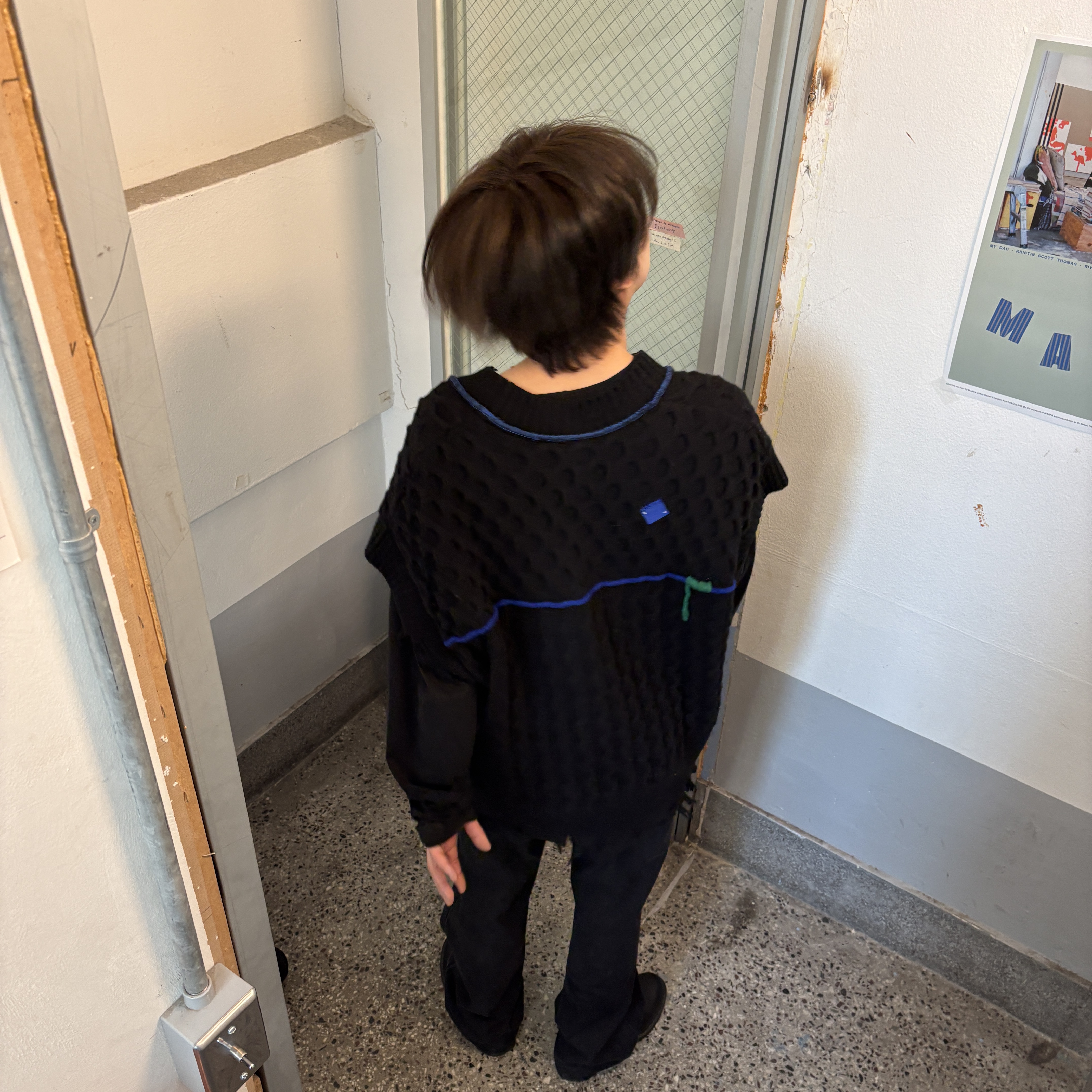 Zara x Ader Error Oversized Vest Black 착용 스타일 - 3