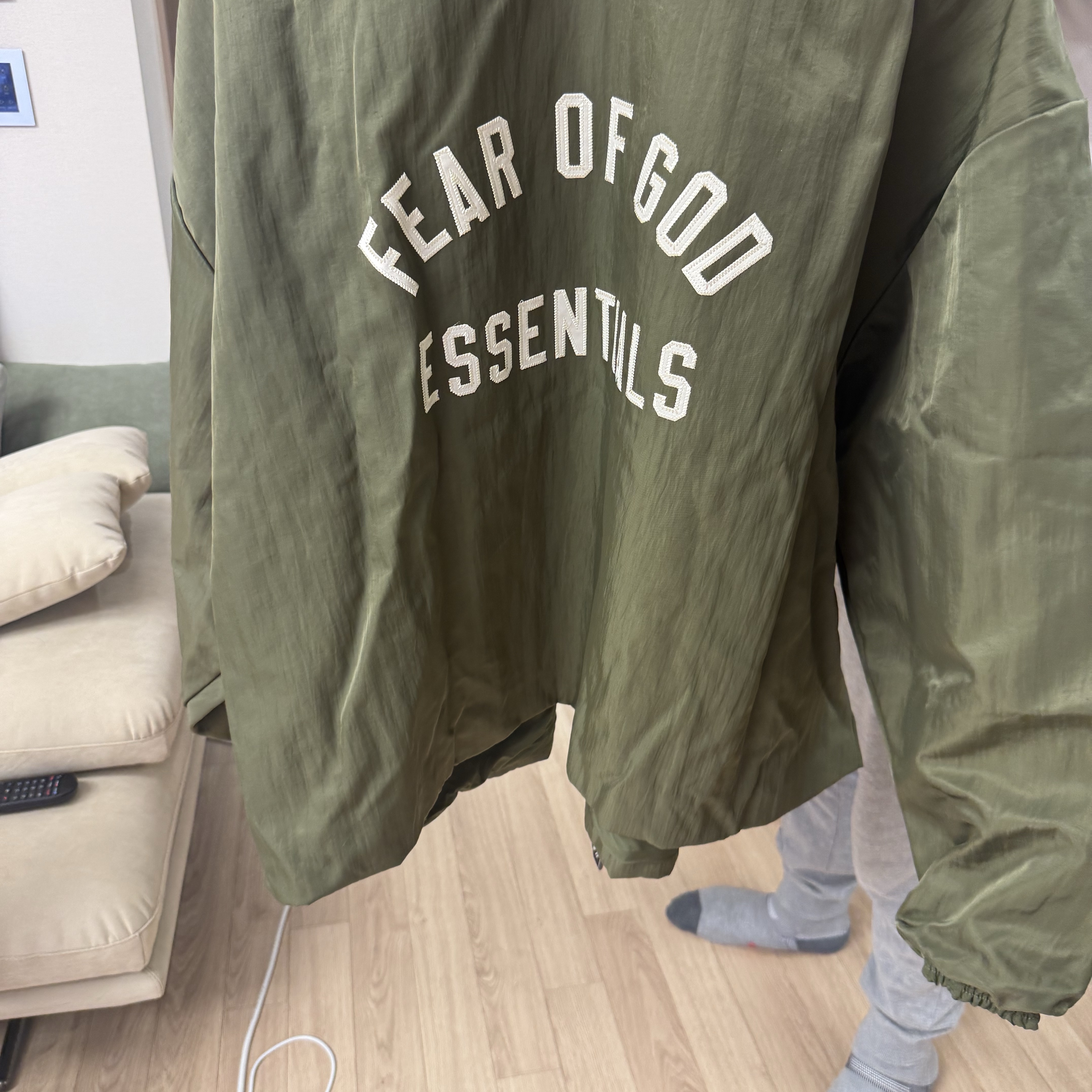 Essentials Textured Nylon Trucker Jacket Military - 24FW 착용 스타일 - 1