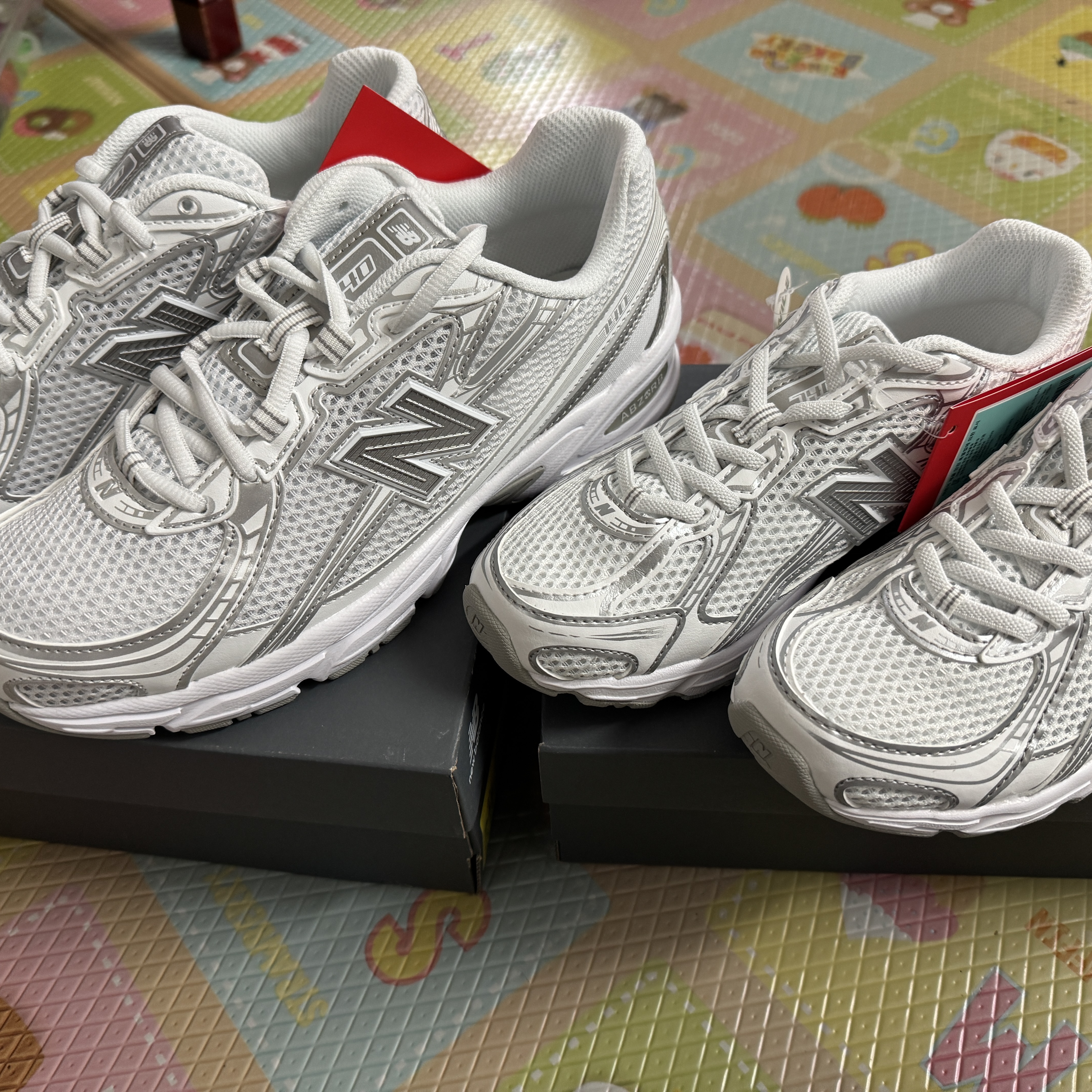New Balance 740v2 White Silver Metallic 착용 스타일