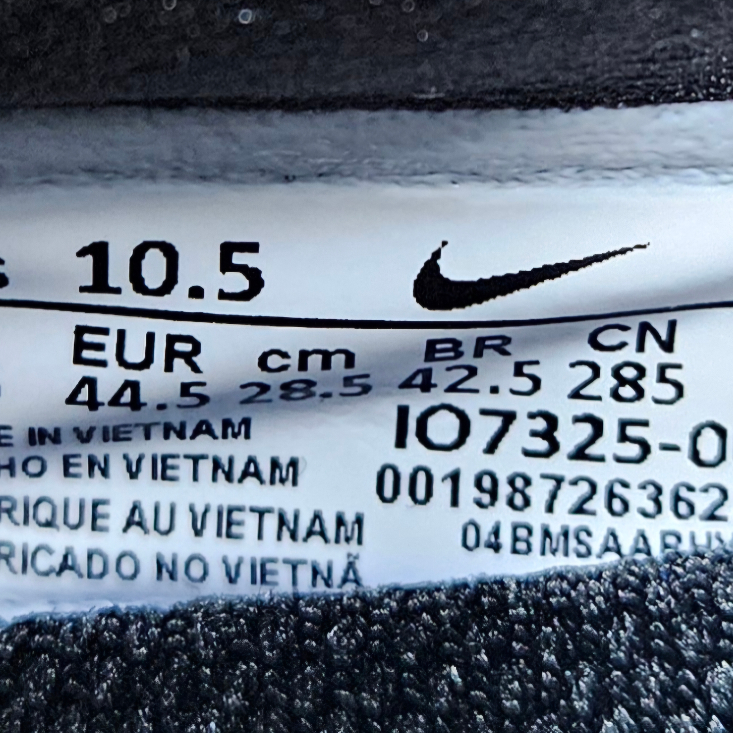 Nike Vomero Premium Black Dark Smoke Grey 착용 스타일 - 1