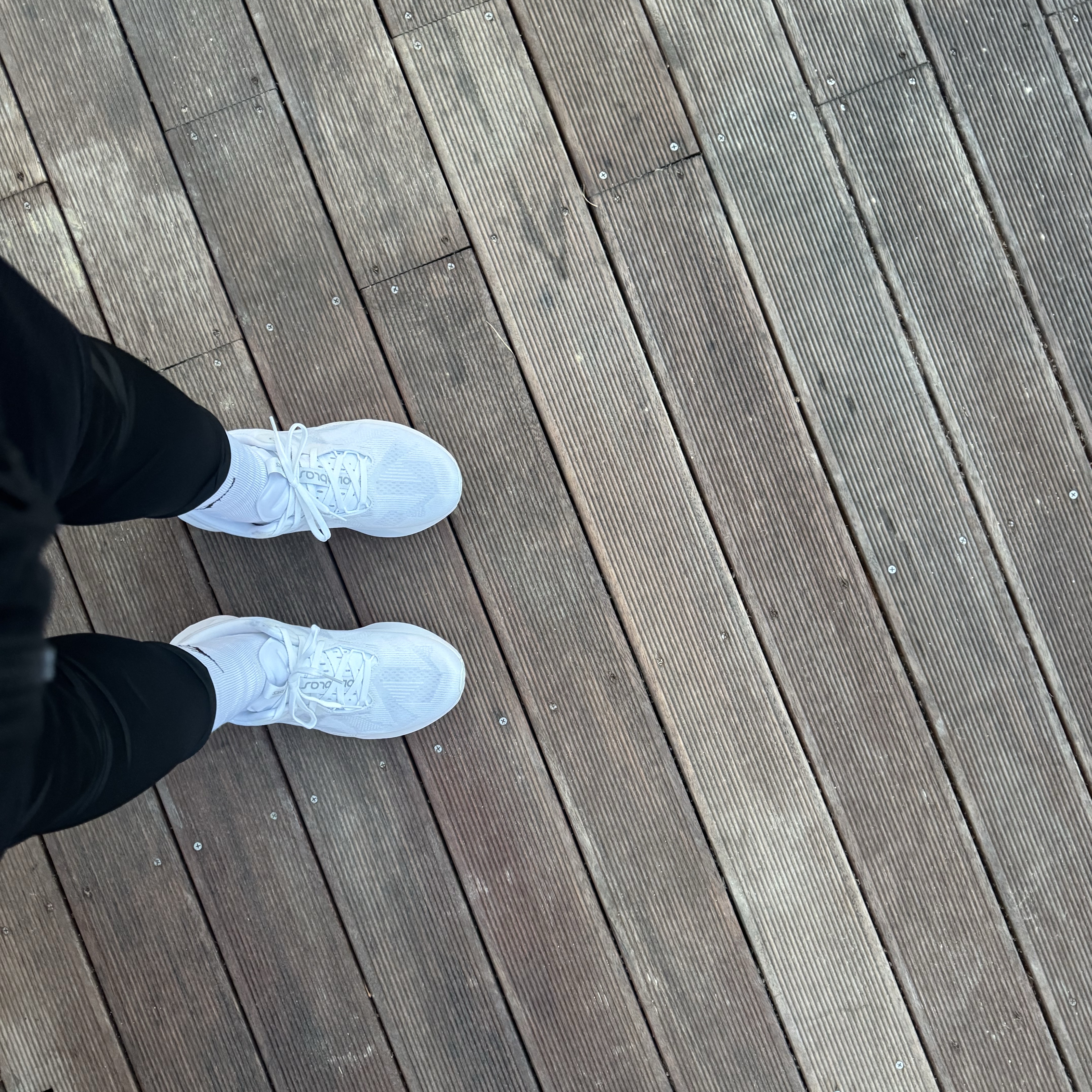 Asics Novablast 5 White Piedmont Grey 착용 스타일