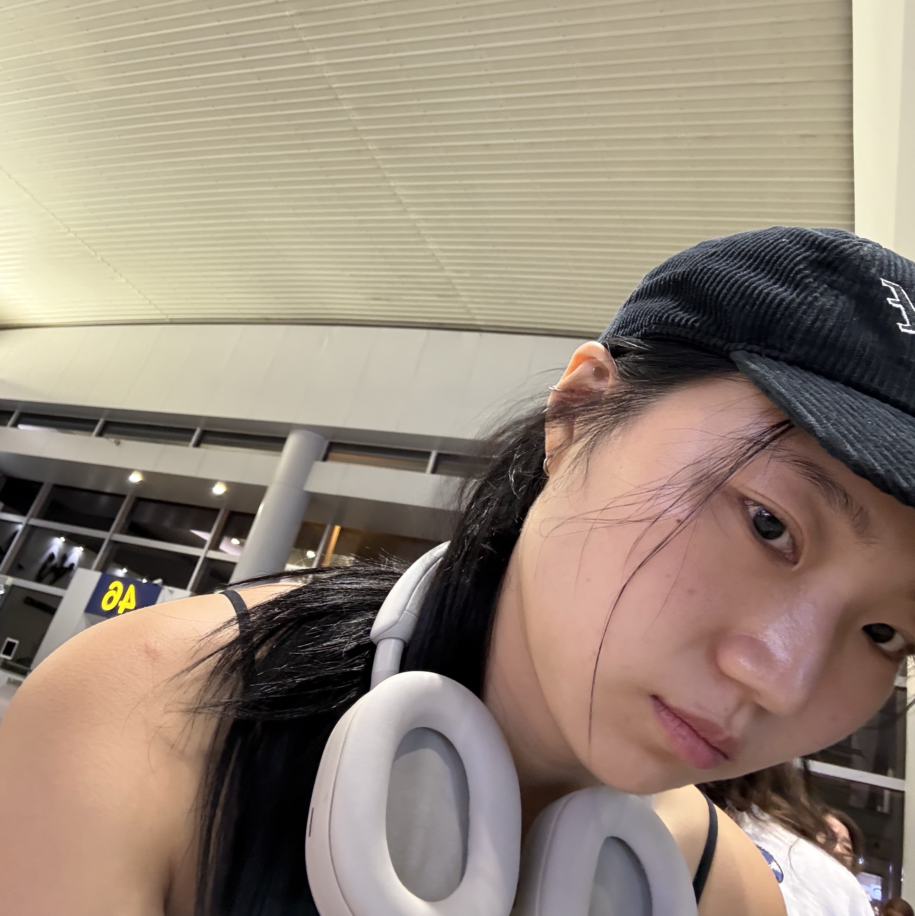 Sony WH-1000XM5 Silver (Korean Ver.), Supreme x Nike Arc Corduroy 6-Panel Black - 22SS 착용 스타일