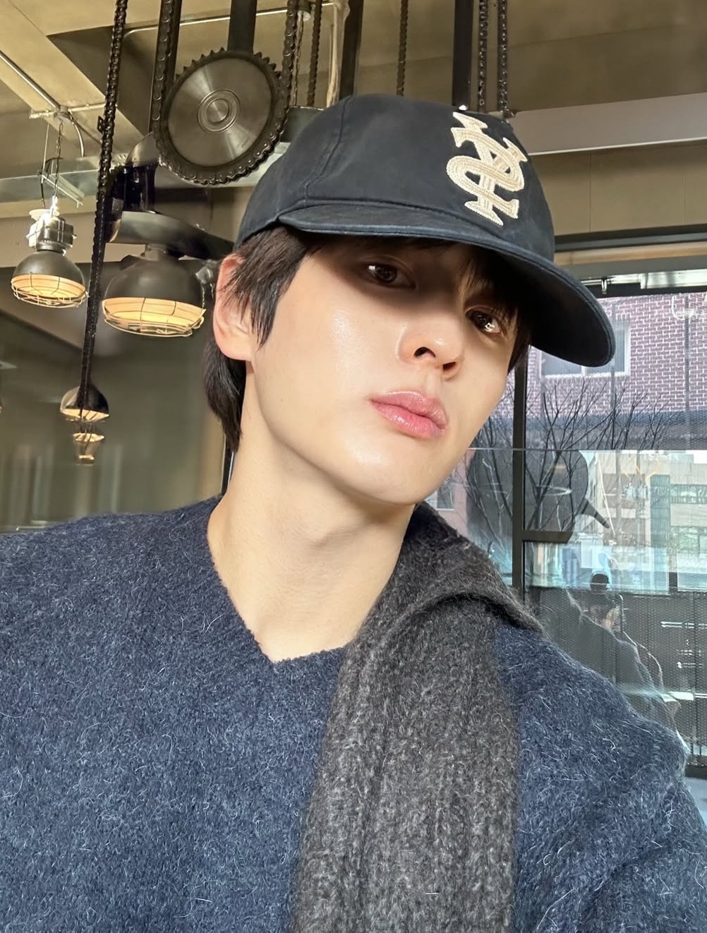 Sunday Ceremony Sy Logo 5 Panel Cotton Cap - Navy 착용 스타일 - 1