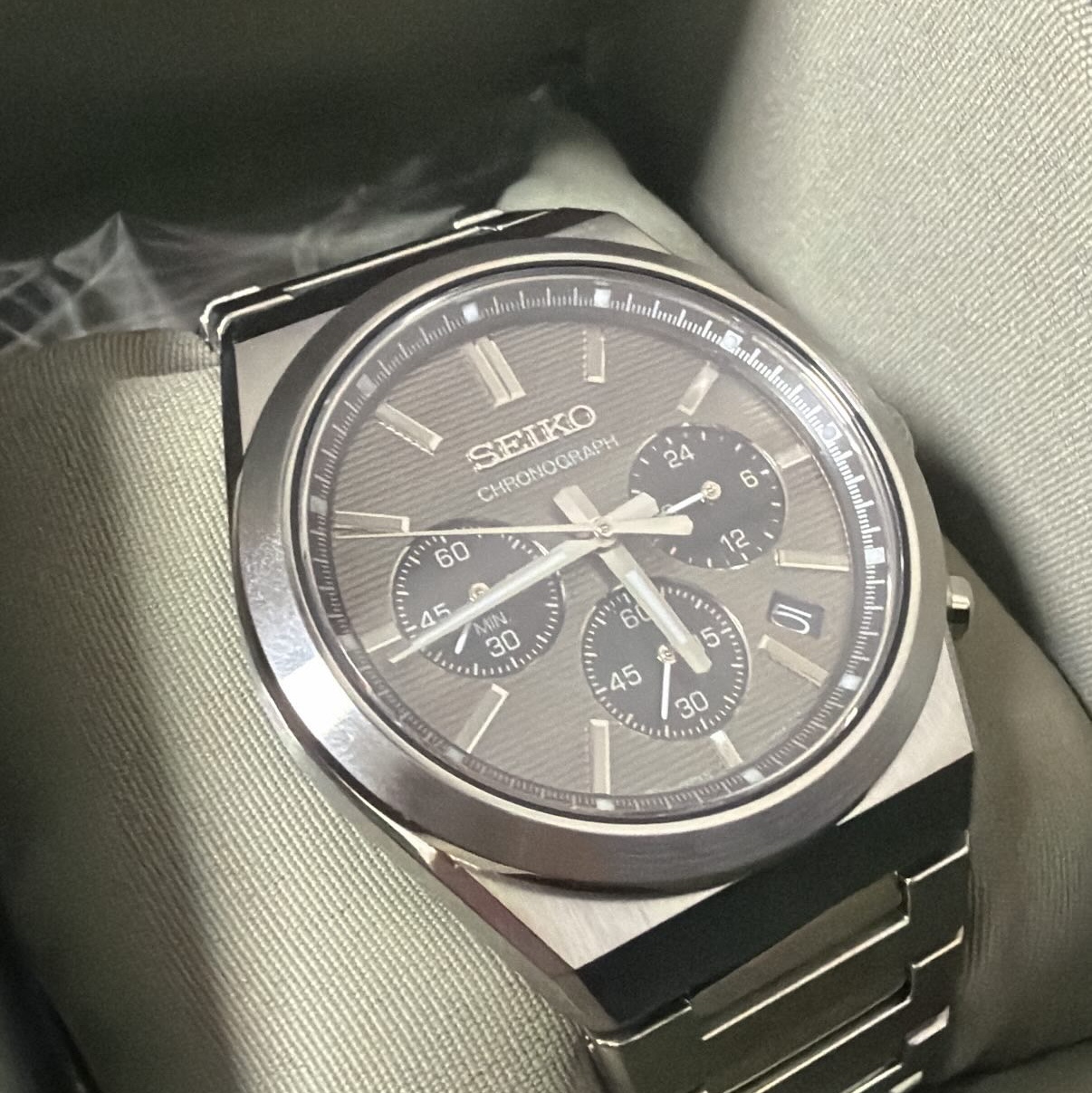 Seiko SSB455P1 Black 착용 스타일