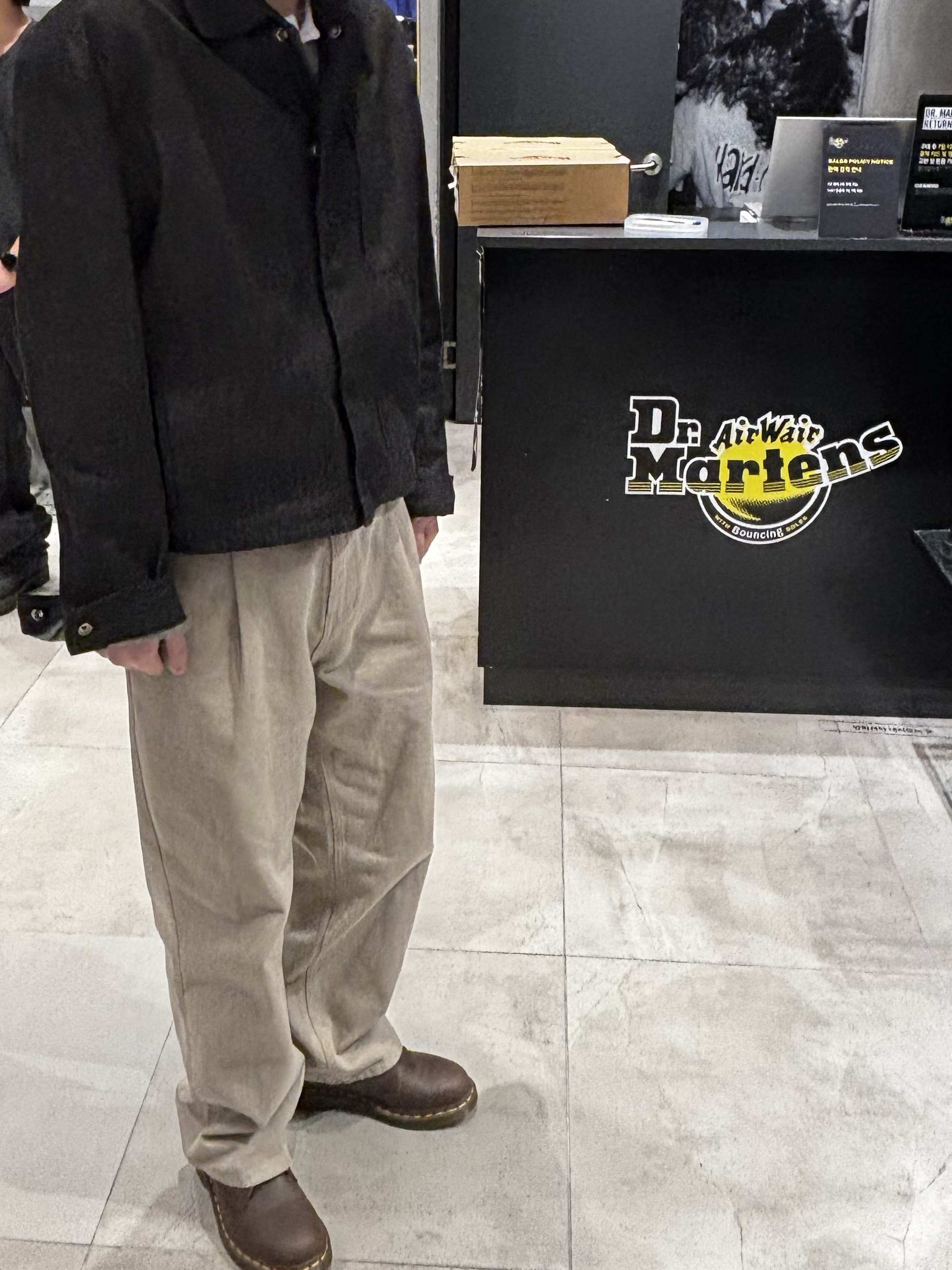 Dr. Martens 1461 Crazy Horse Dark Brown 착용 스타일 - 1