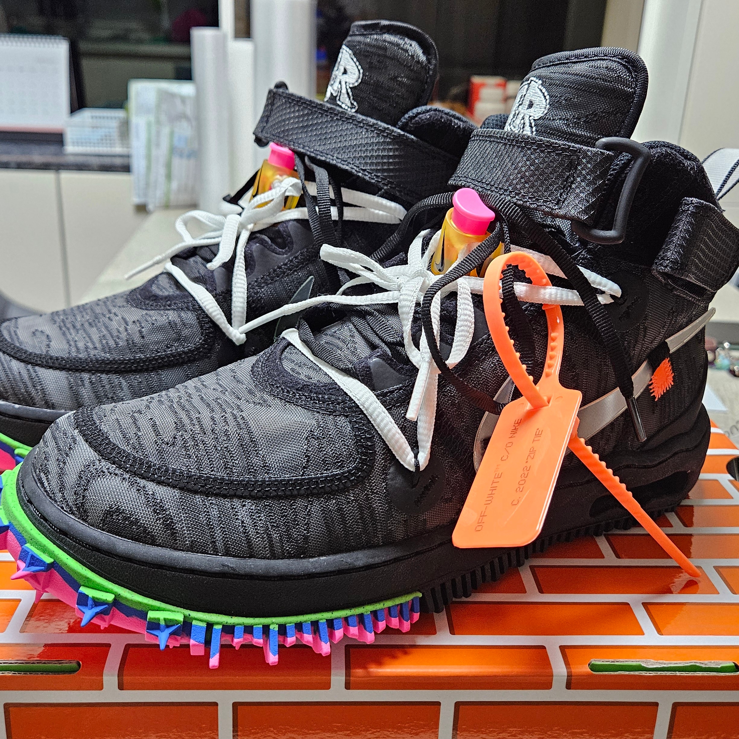 Nike x Off-White Air Force 1 Mid SP Black 착용 스타일