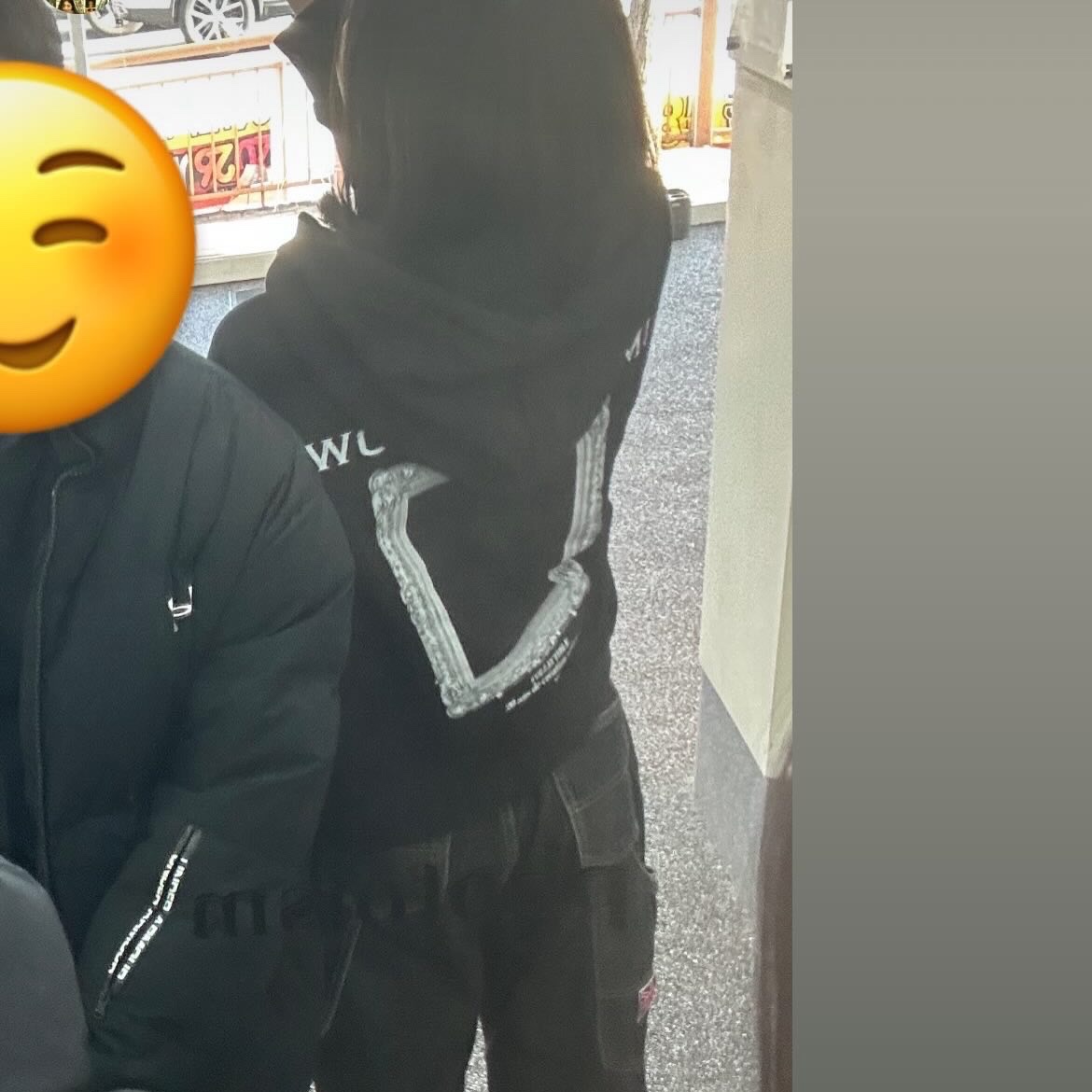 Wooyoungmi Frame Back Logo Hooded Sweatshirt Black - 23SS 착용 스타일 - 3