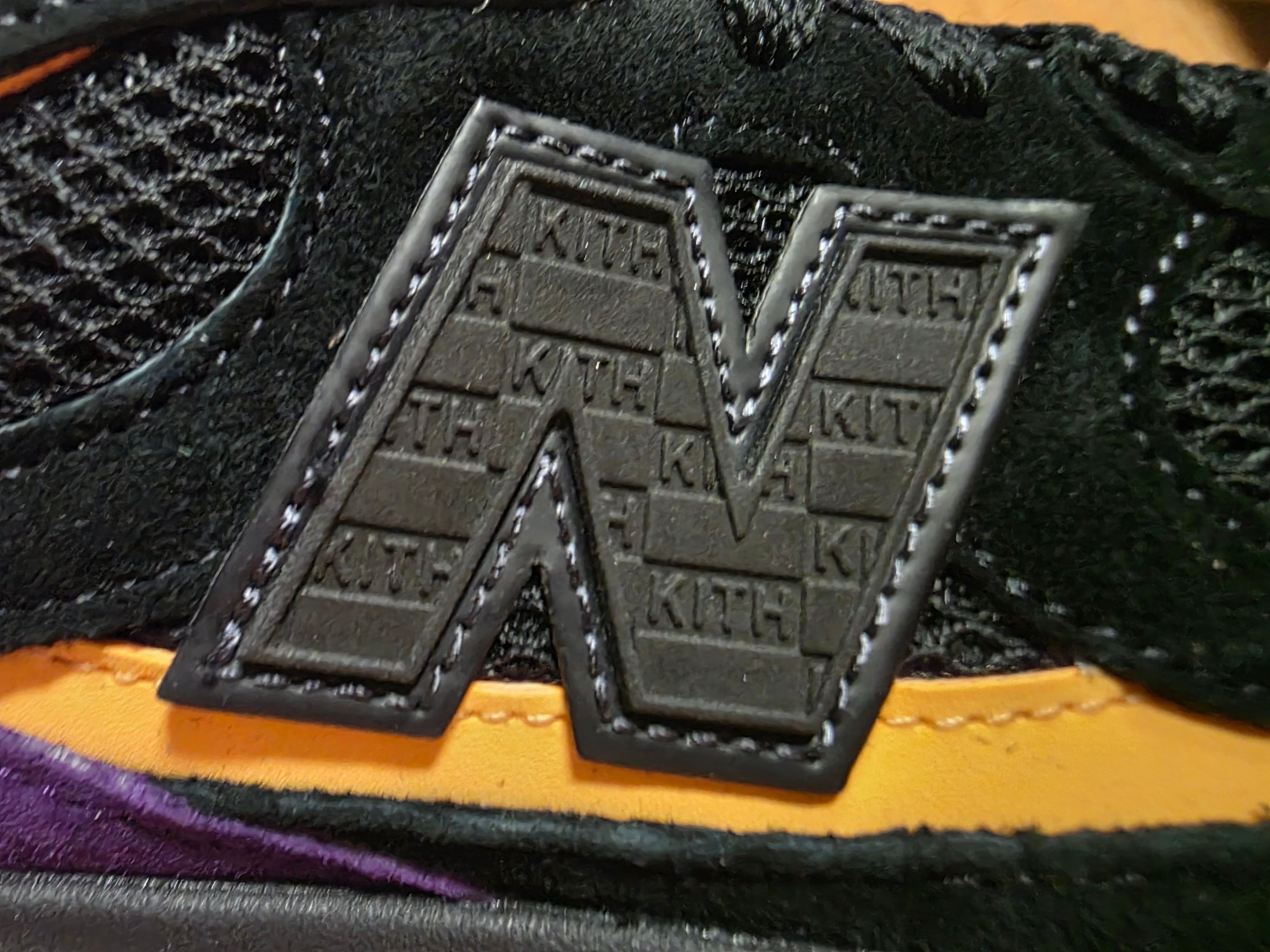 New Balance x Ronnie Fieg 2010 Abzorb Black Yellow 착용 스타일 - 3
