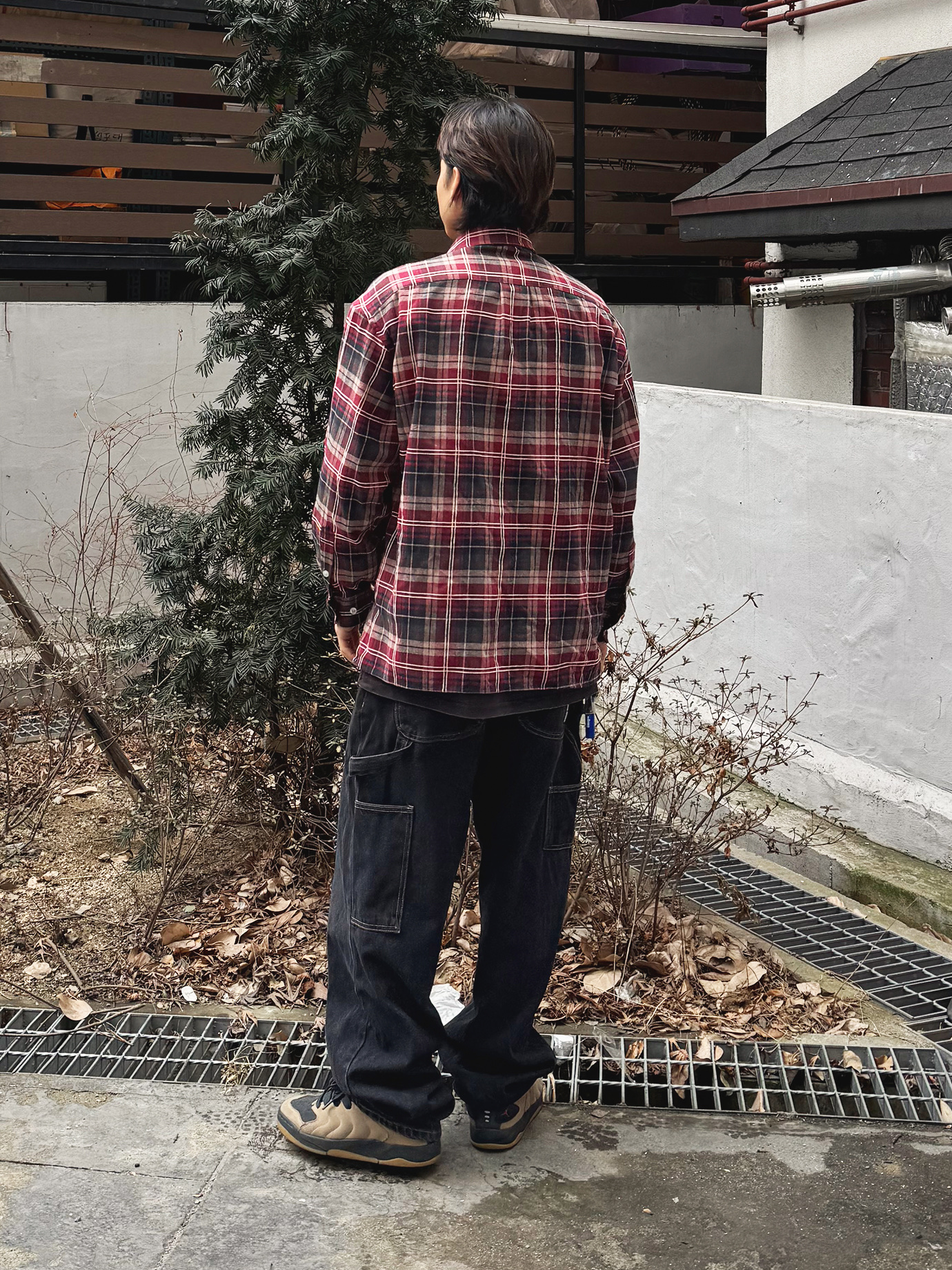 QT8 GARMENTS Rustic Core Flannel Check Shirt Red, QT8 Garments TL Denim Carpenter Pant Black 착용 스타일 - 3