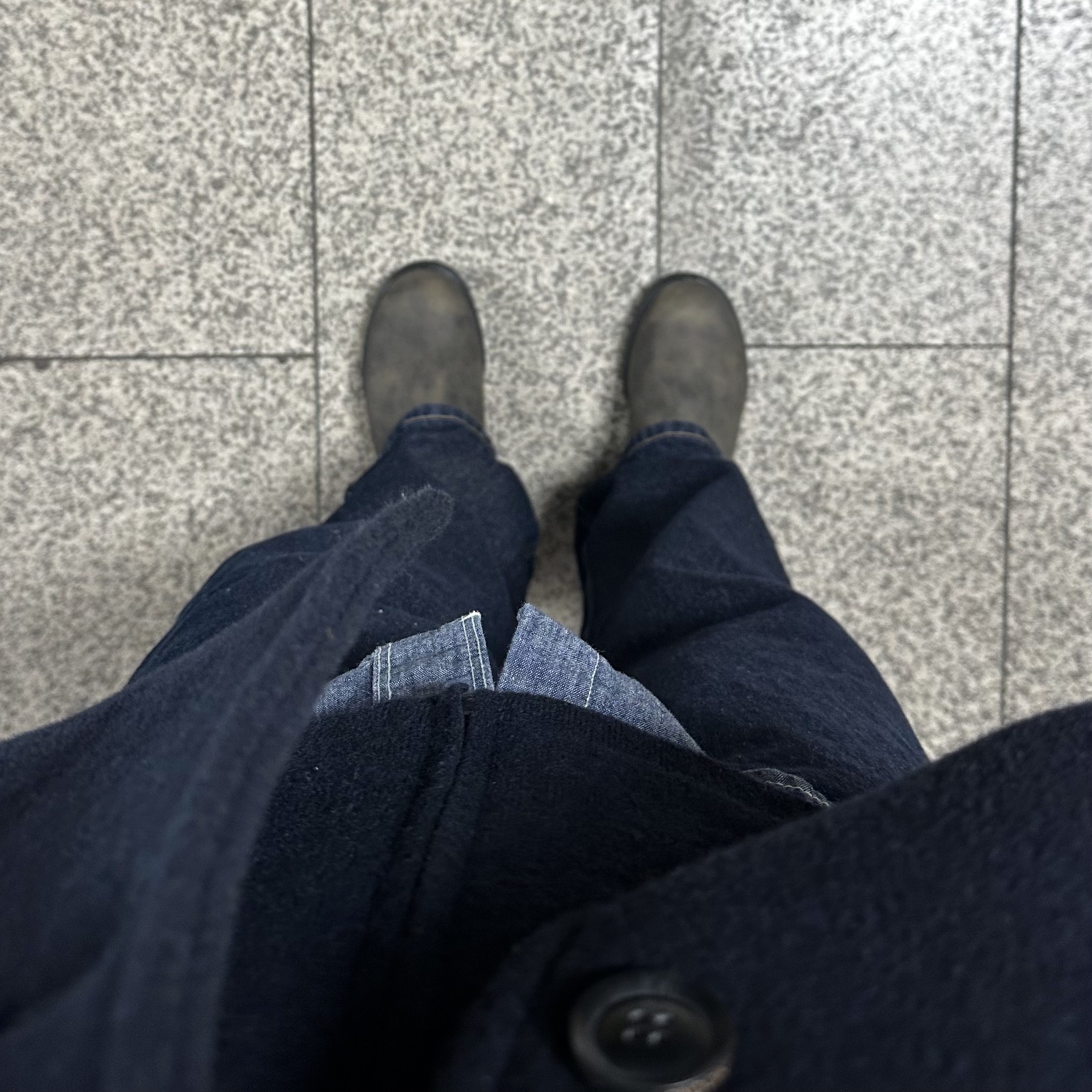 BLUNDSTONE Classics 585 Chelsea Boots Rustic Brown 착용 스타일