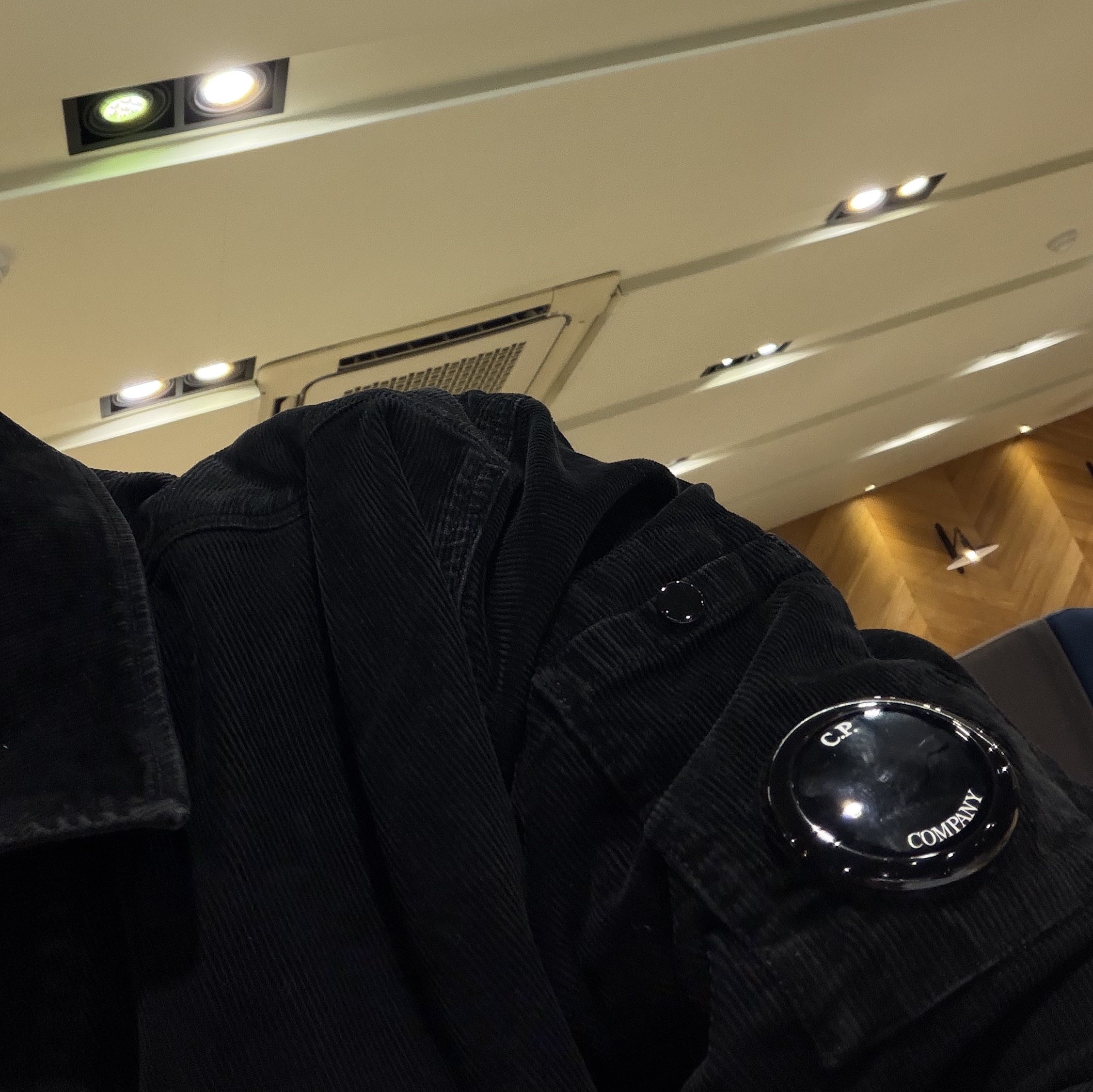 C.P. Company Corduroy Lens Buttoned Overshirt Black - 25FW 착용 스타일