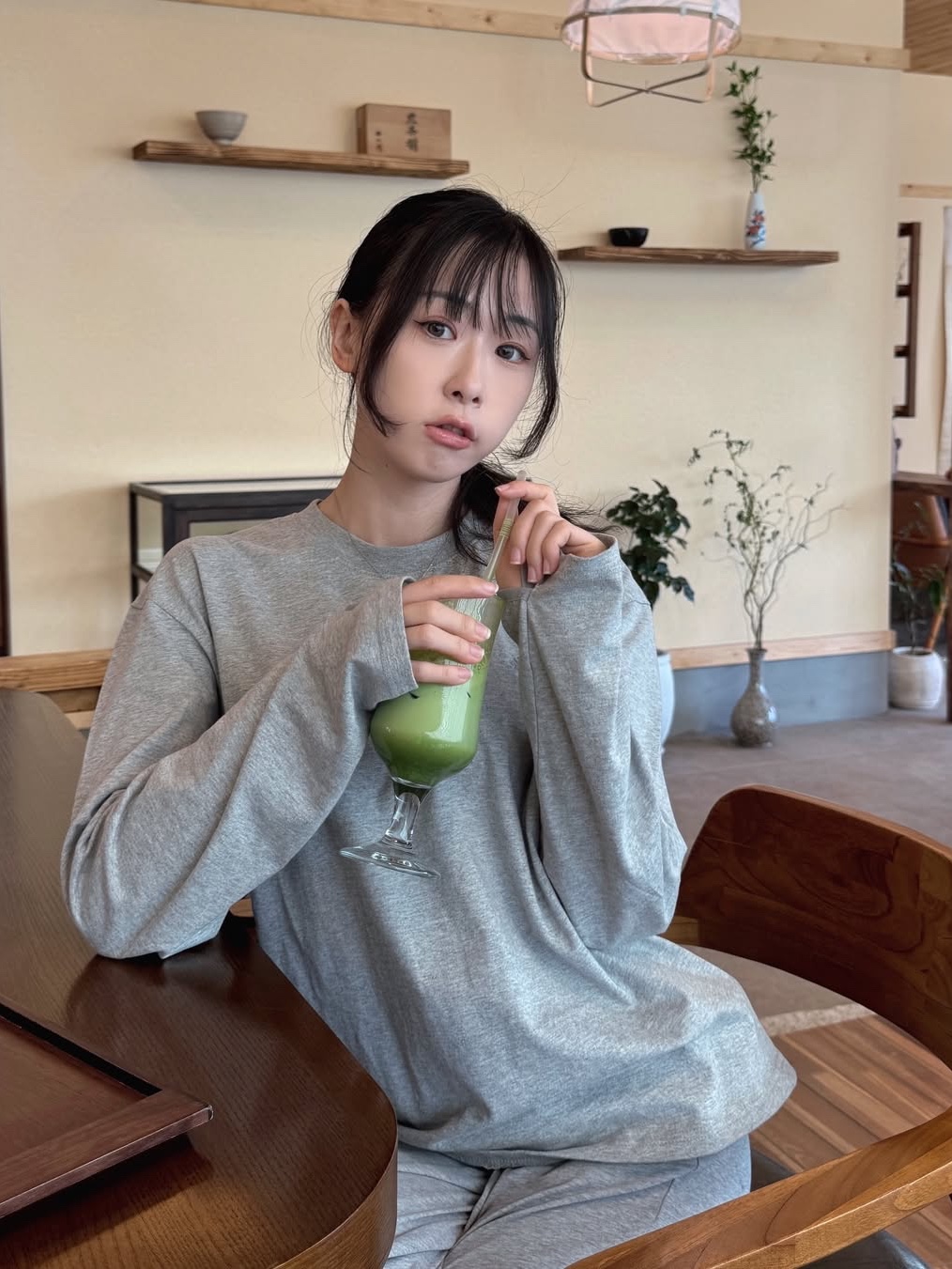 SLOW RECORD HOUSE Fingerhole Crop Long Sleeve Gray 착용 스타일 - 6