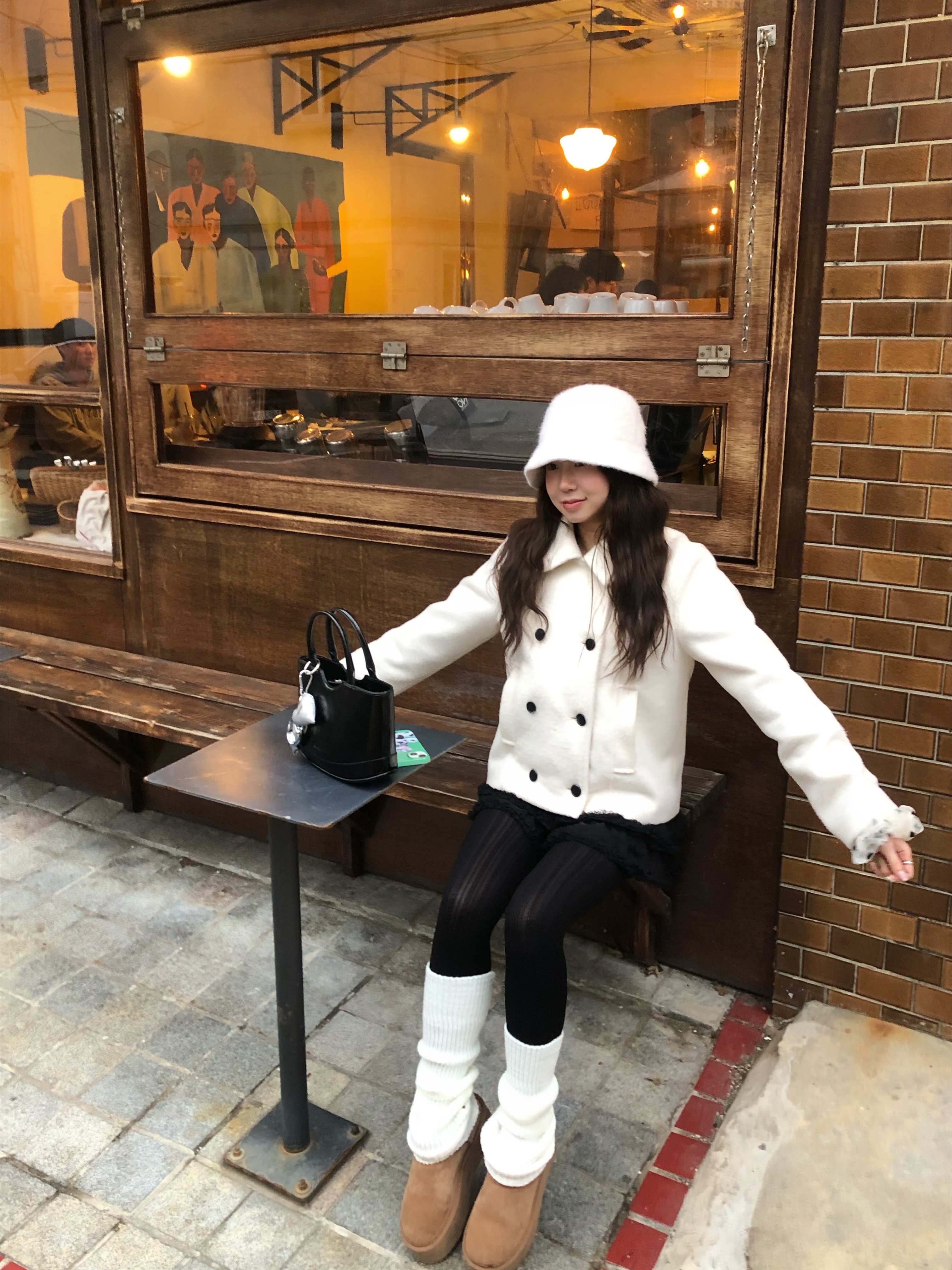 (W) UGG Classic Ultra Mini Platform Boots Chestnut 착용 스타일 - 2