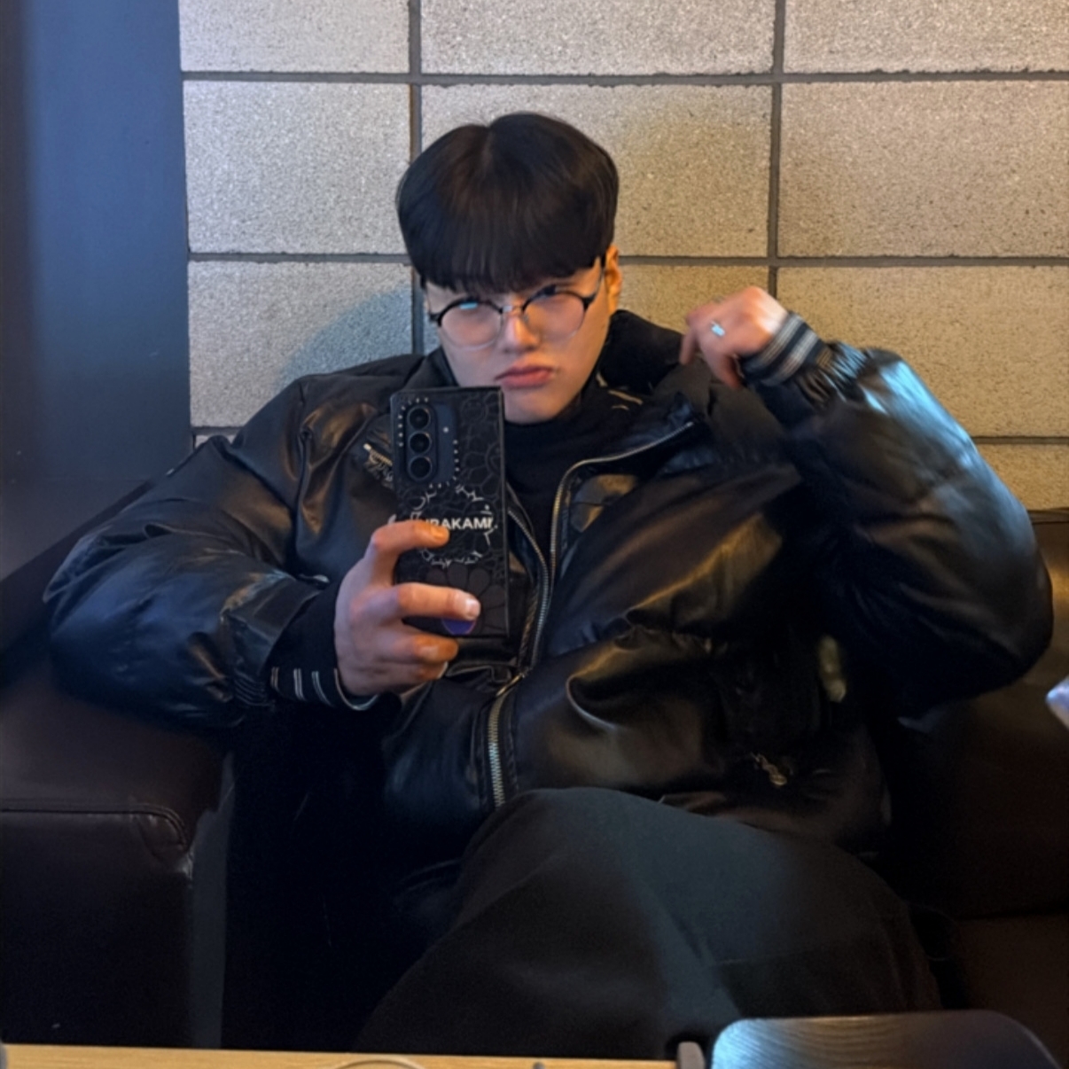 Thug Club Leather Puffer Jacket Black (Polyester) 착용 스타일
