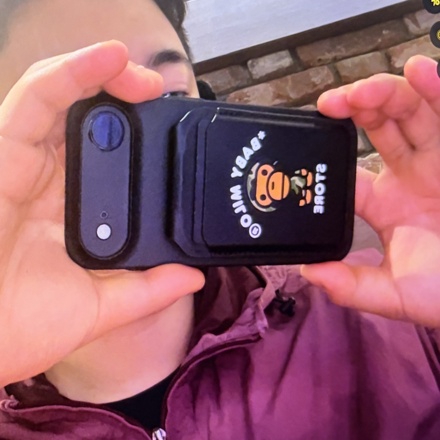 BAPE Baby Milo MagSafe Card Holder Black 착용 스타일 - 1