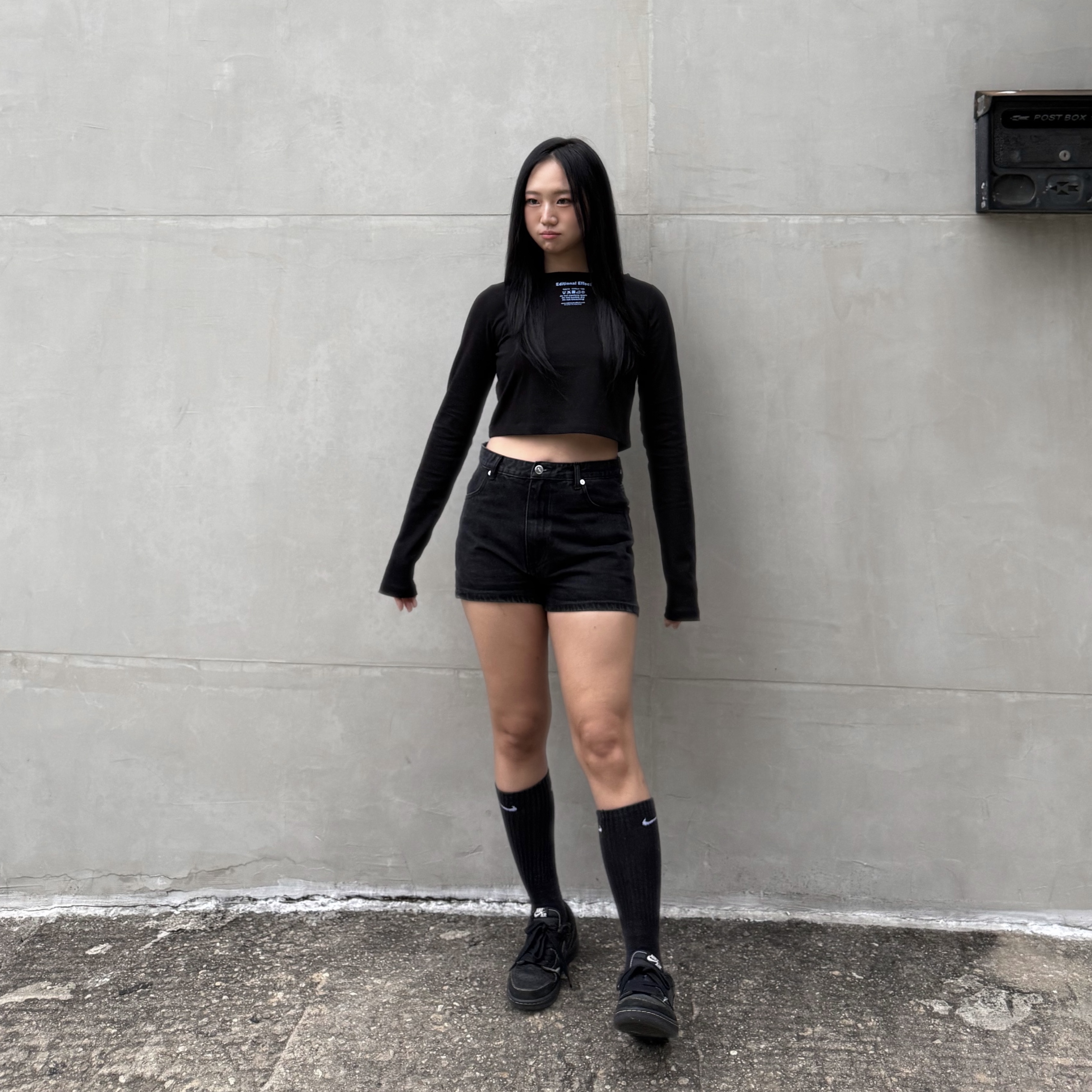 Jordan 1 x Travis Scott Retro Low OG SP Black Phantom 착용 스타일 - 2