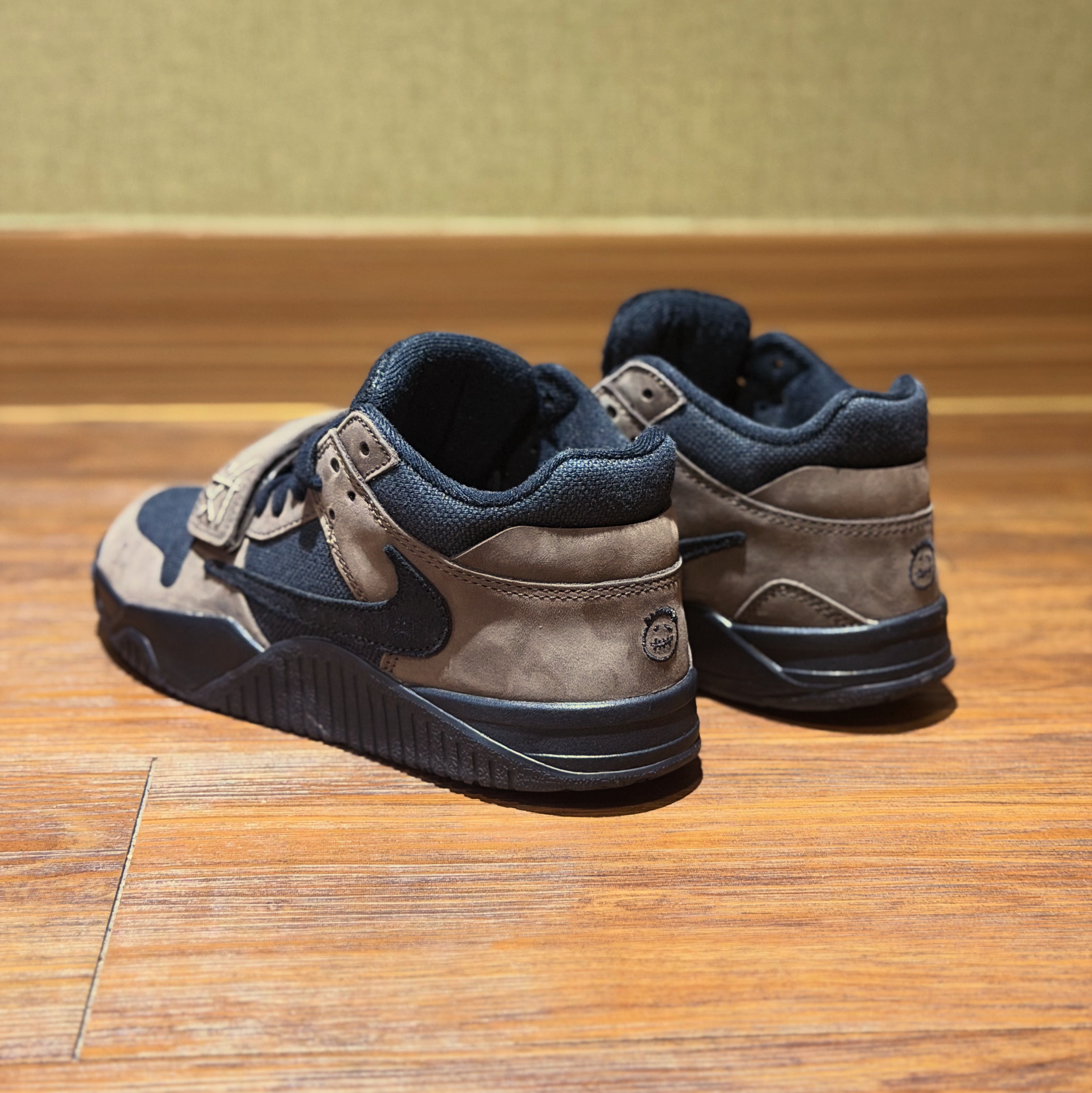 Jordan x Travis Scott Jumpman Jack TR Black and Dark Mocha 착용 스타일