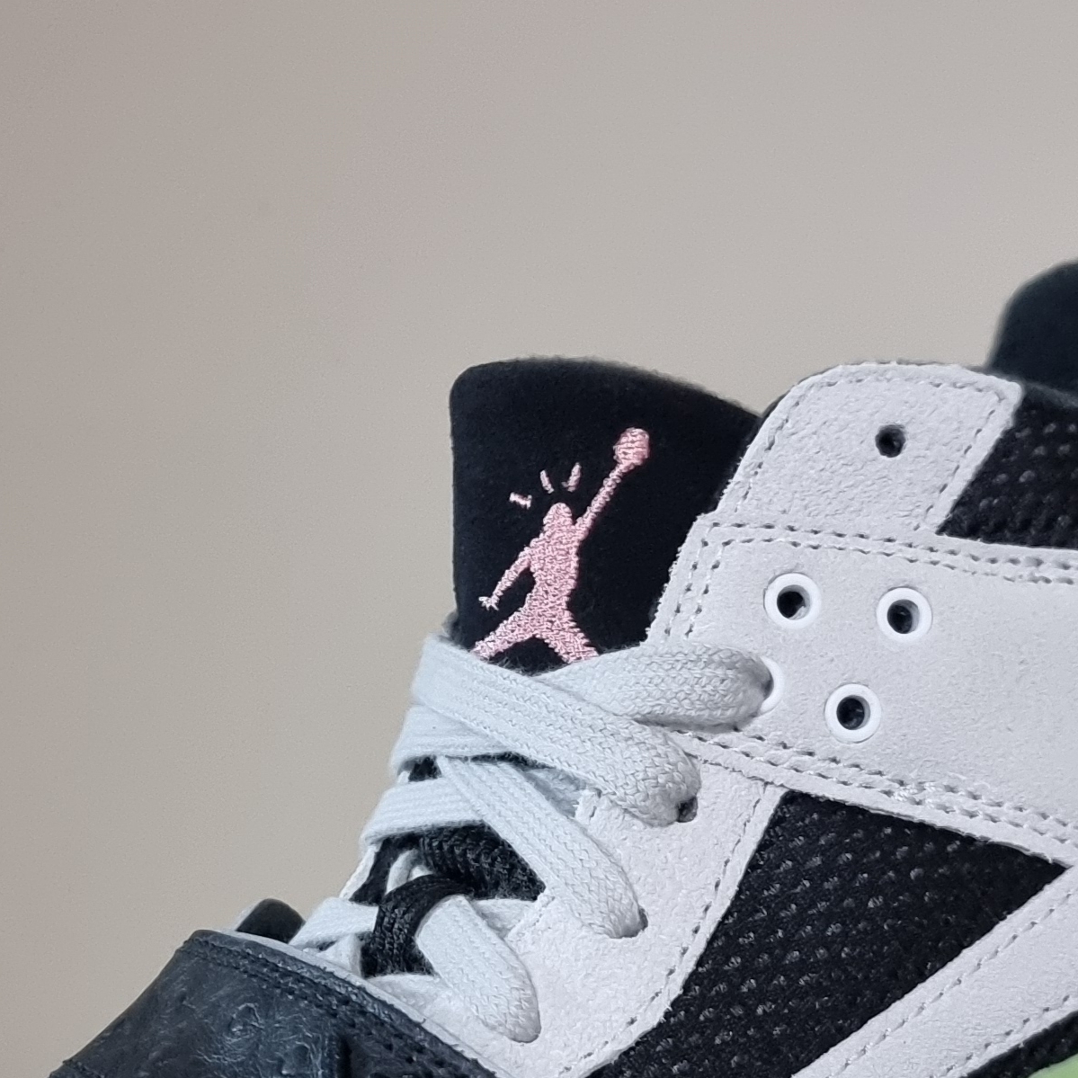 Jordan x Travis Scott x Chase B Jumpman Jack TR Black Night Silver 착용 스타일