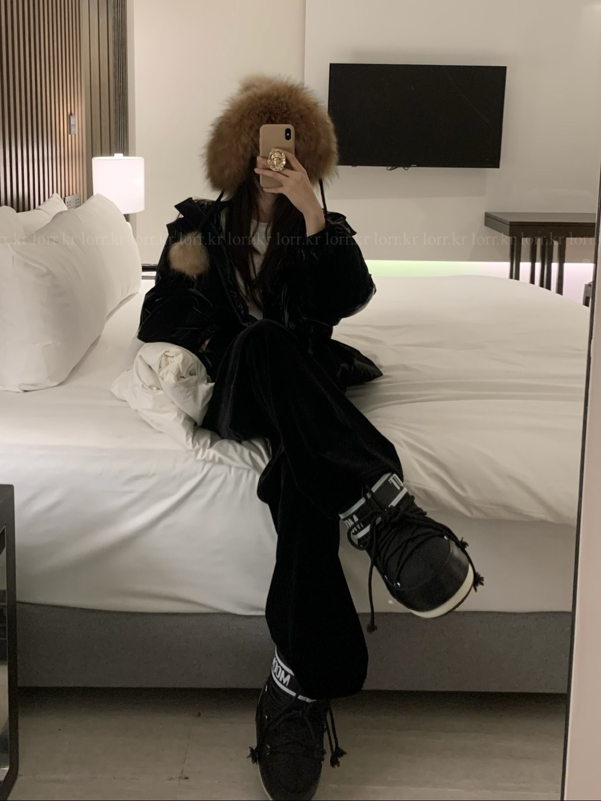 (W) Moon Boot Icon Low Nylon Boots Black, (W) Moon Boot Icon Low Nylon Boots Black White 착용 스타일 - 2