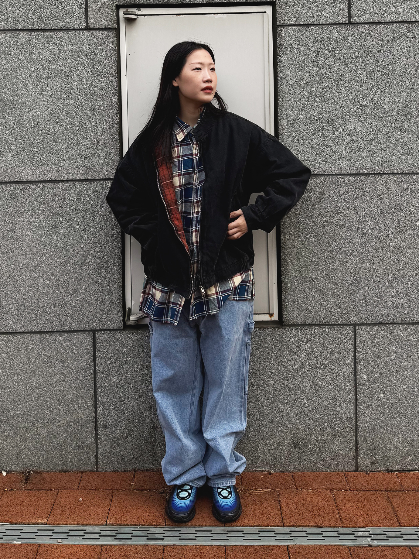 QT8 GARMENTS TL Washed Oxford Harrington Jacket Black, QT8 GARMENTS Rustic Core Flannel Check Shirt Blue 착용 스타일 - 1
