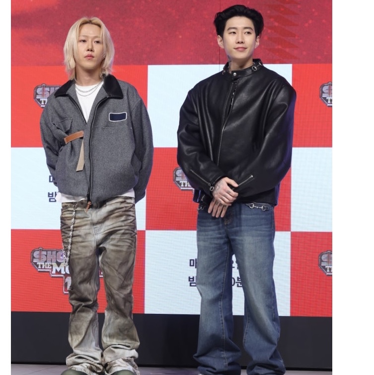 Undermycar 25FW Mud Oil Painted Light Blue Flare Jeans Light Blue 착용 스타일 - 2
