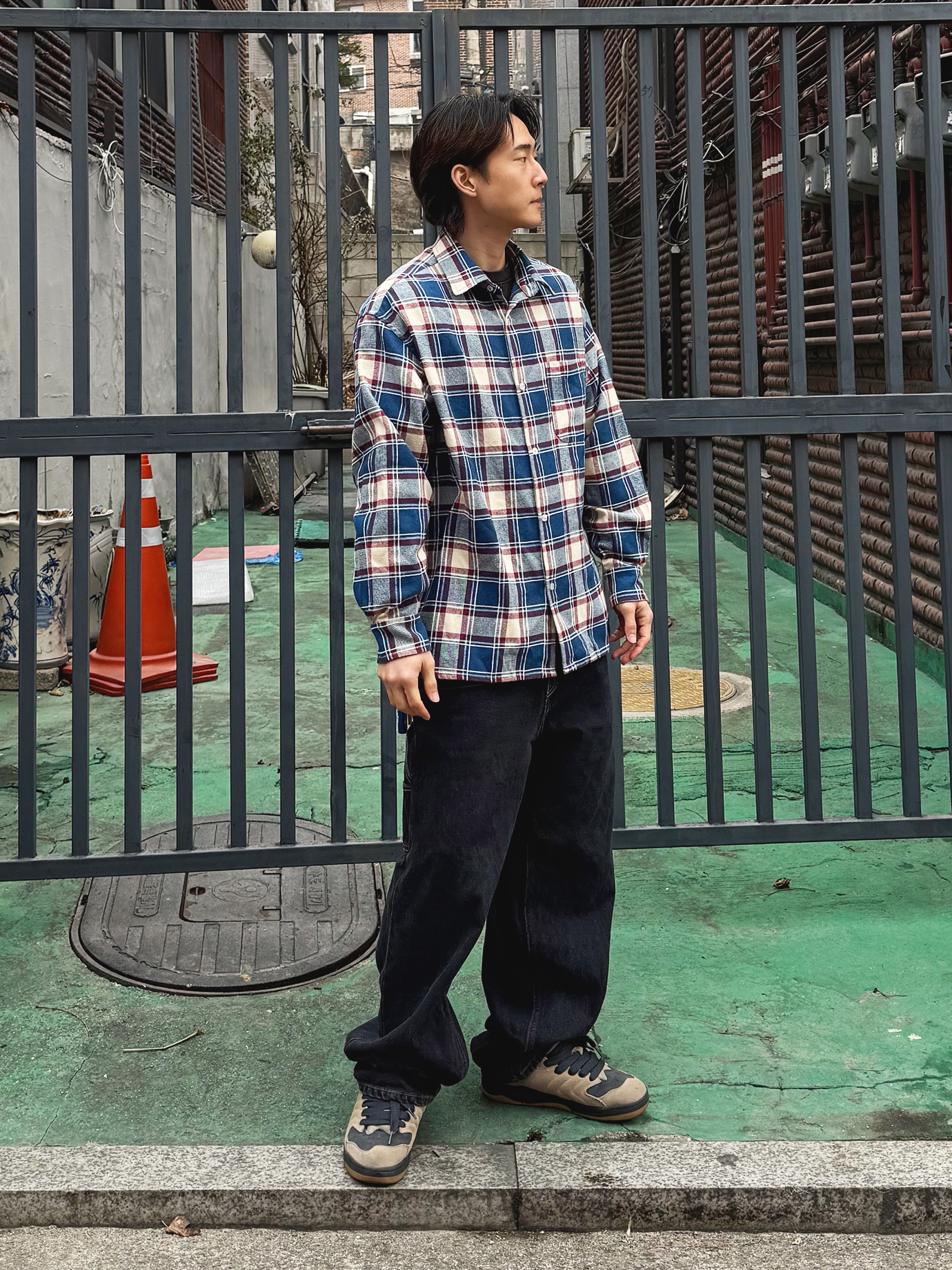 QT8 GARMENTS Rustic Core Flannel Check Shirt Blue, QT8 Garments TL Denim Carpenter Pant Black 착용 스타일 - 1