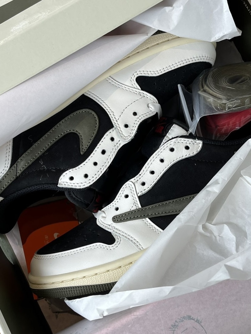 (W) Jordan 1 x Travis Scott Retro Low OG SP Medium Olive 착용 스타일 - 2