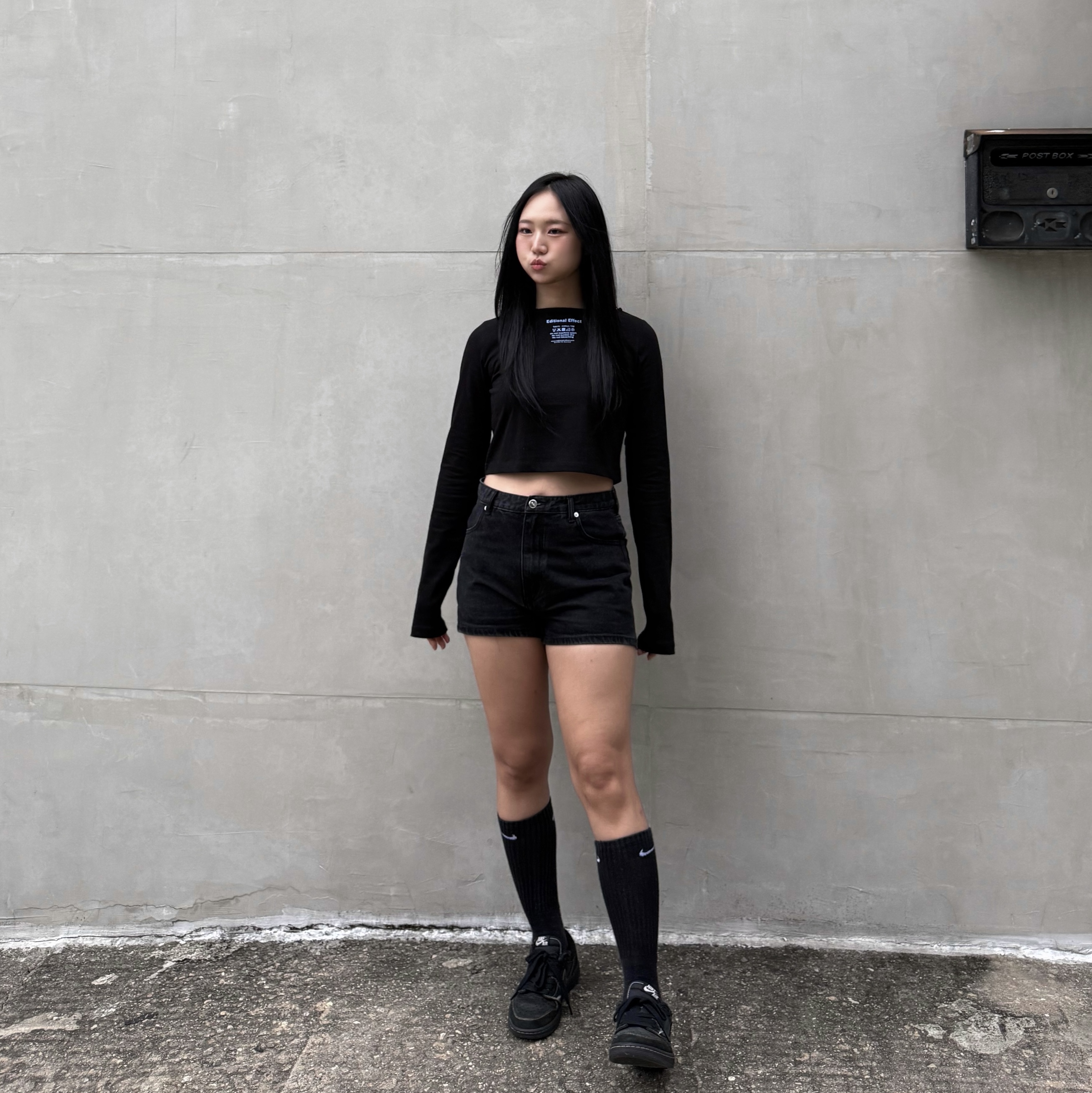 Jordan 1 x Travis Scott Retro Low OG SP Black Phantom 착용 스타일 - 1