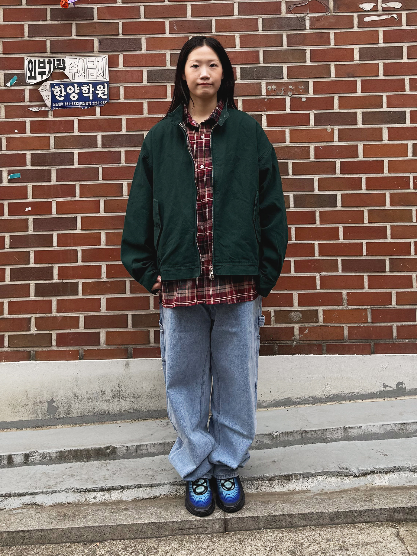 QT8 GARMENTS TL Washed Oxford Harrington Jacket Dark Green, QT8 GARMENTS Rustic Core Flannel Check Shirt Red 착용 스타일 - 2