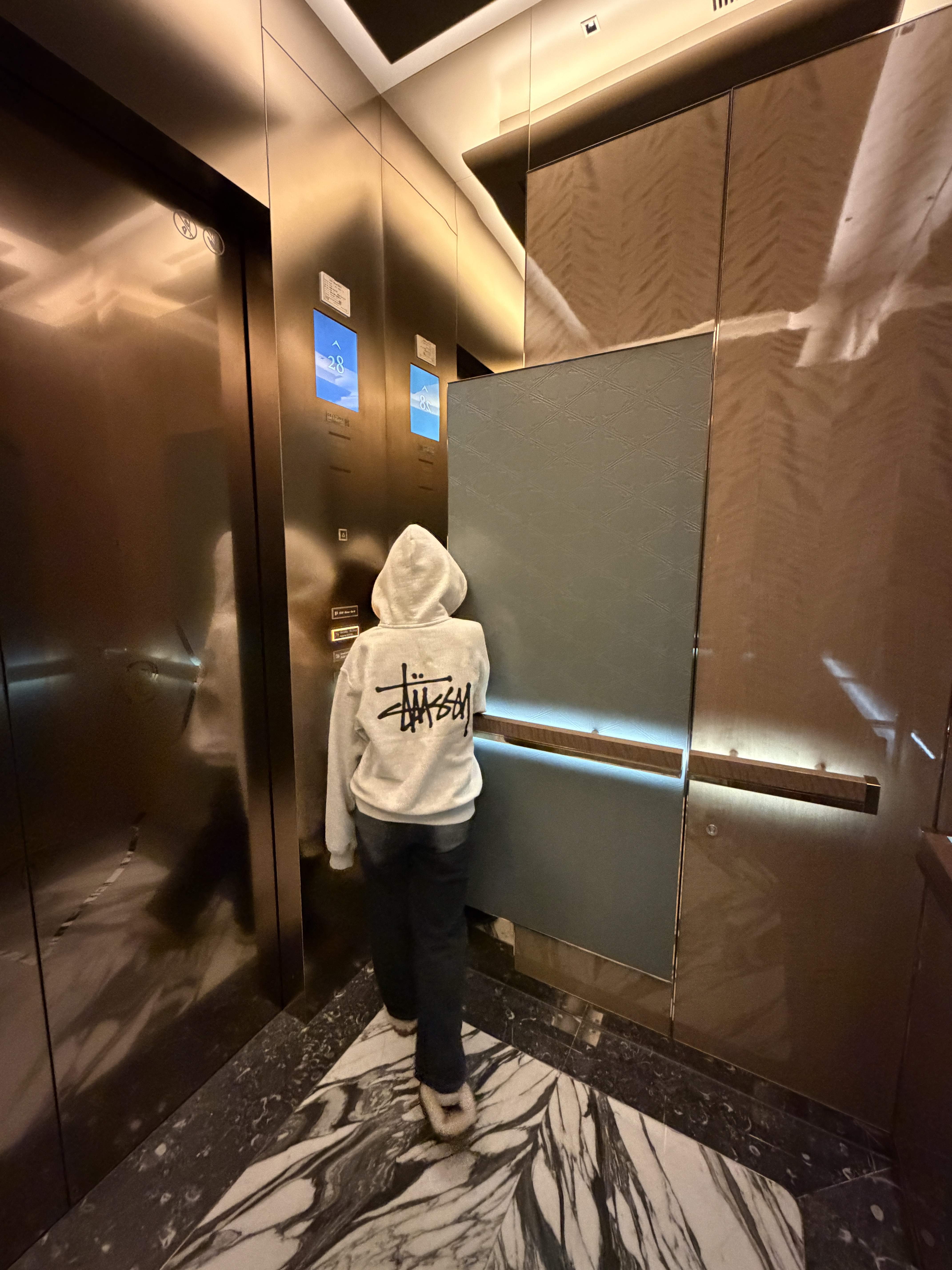 Stussy Basic Stussy Zip Hoodie Ash Heather 2023, (W) UGG Coquette Slipper Chestnut 착용 스타일