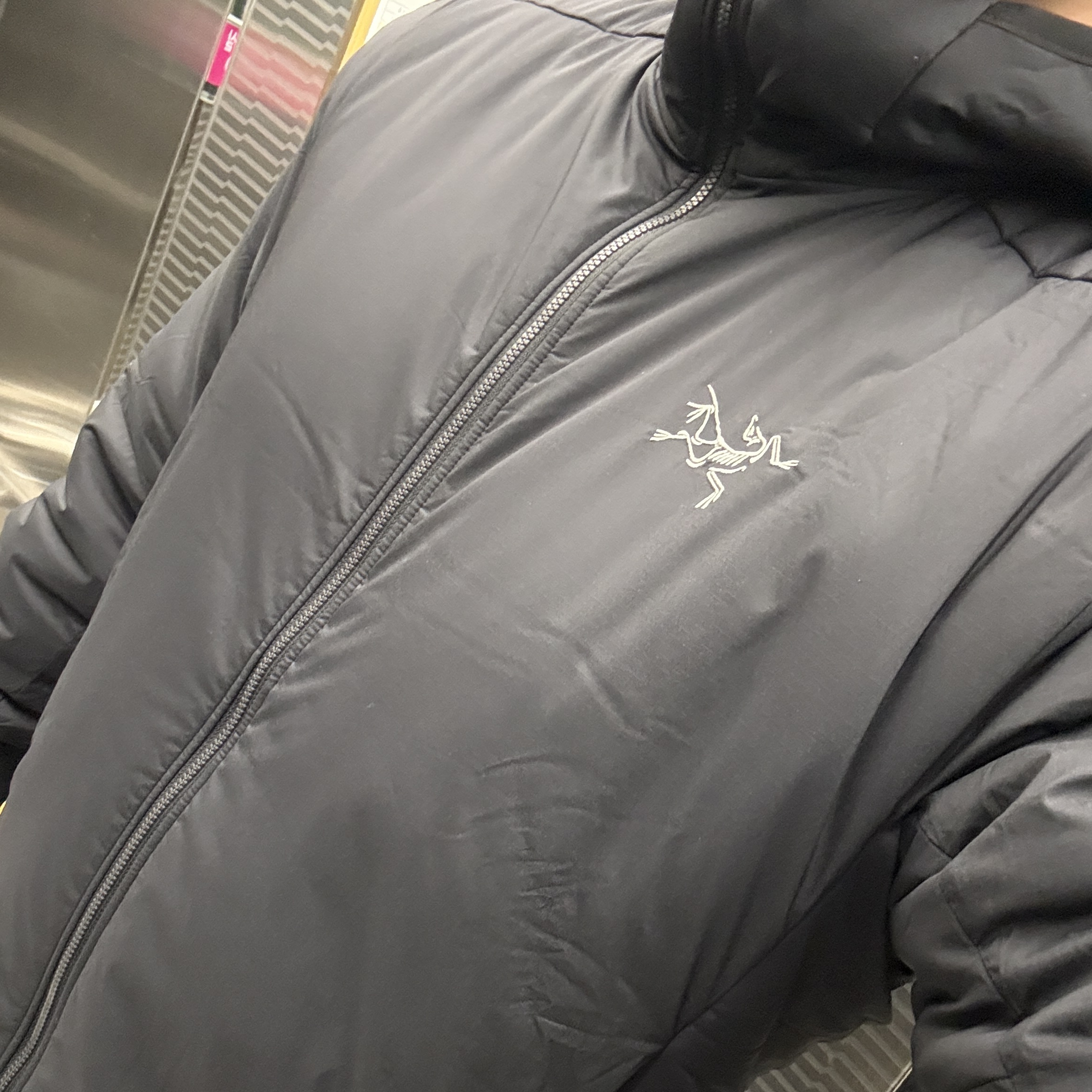 Arc'teryx Atom SV Hoody Black 착용 스타일