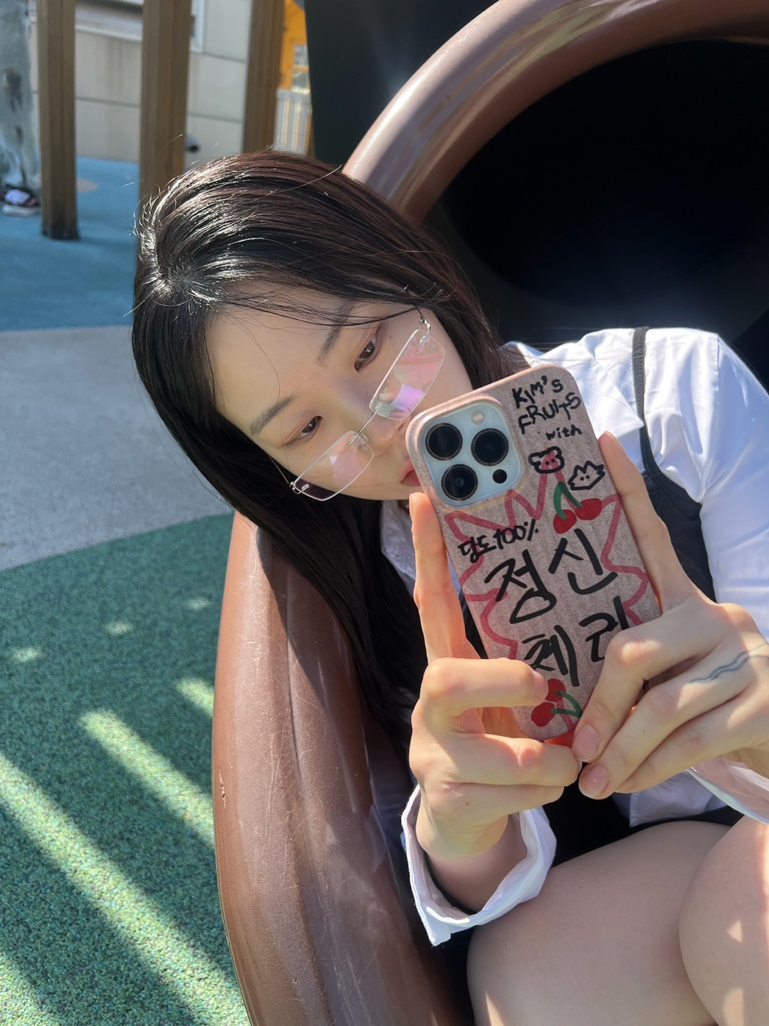 [EARPEARP X KIMS FRUITS] Mental Cherry Hard Case 착용 스타일 - 1