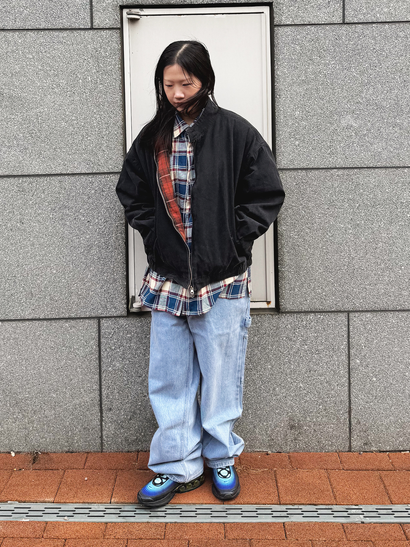 QT8 GARMENTS TL Washed Oxford Harrington Jacket Black, QT8 GARMENTS Rustic Core Flannel Check Shirt Blue 착용 스타일 - 2