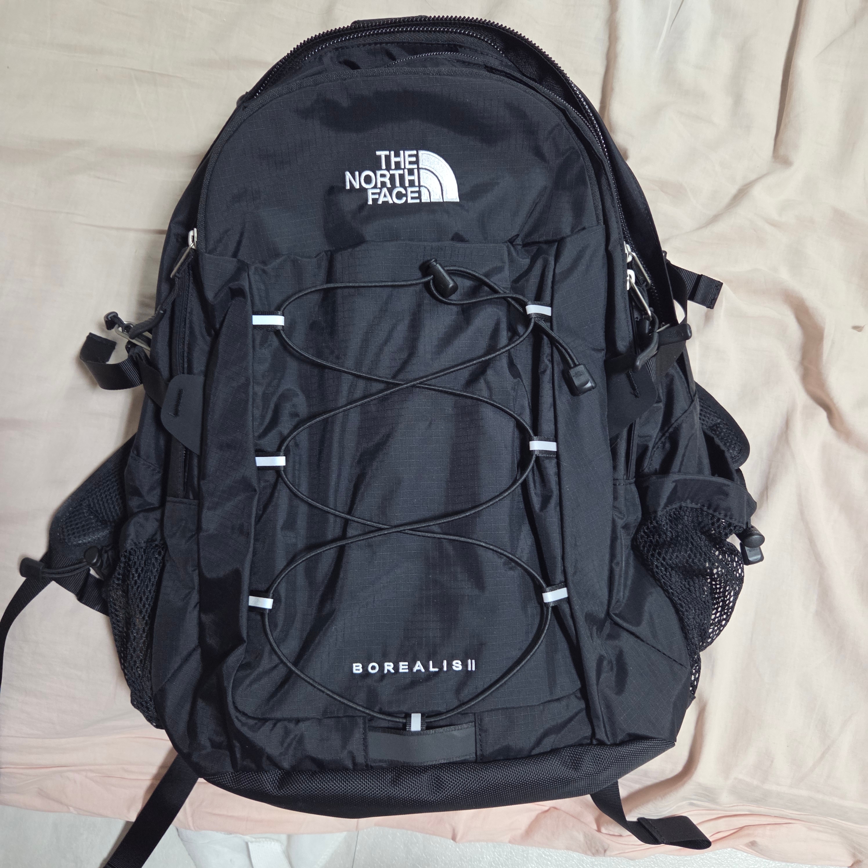 The North Face Borealis II Black 착용 스타일