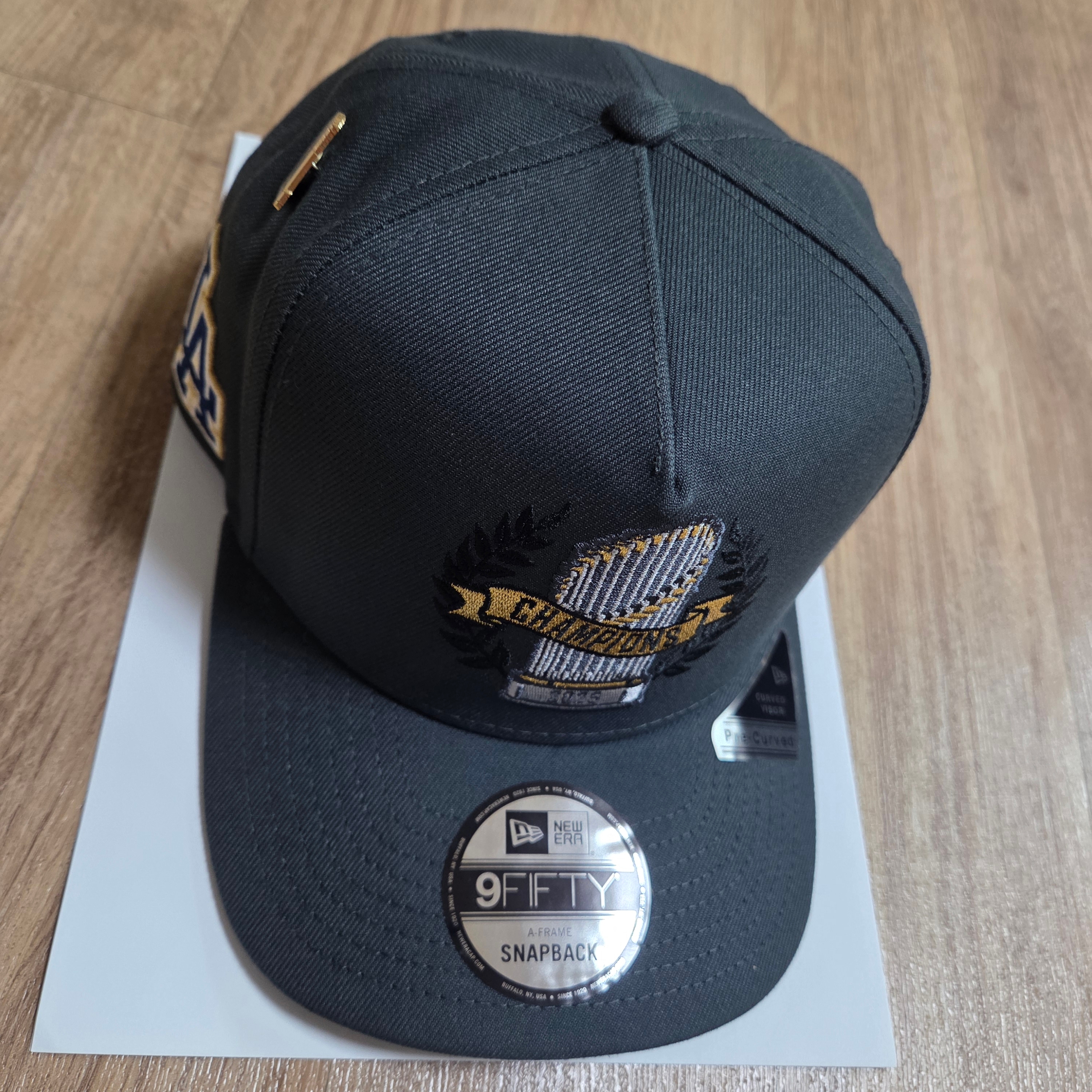 New Era MLB 25 World Series Champion LA Dodgers Parade A-Frame 9Fifty Snapback Steel Clouds 착용 스타일 - 4