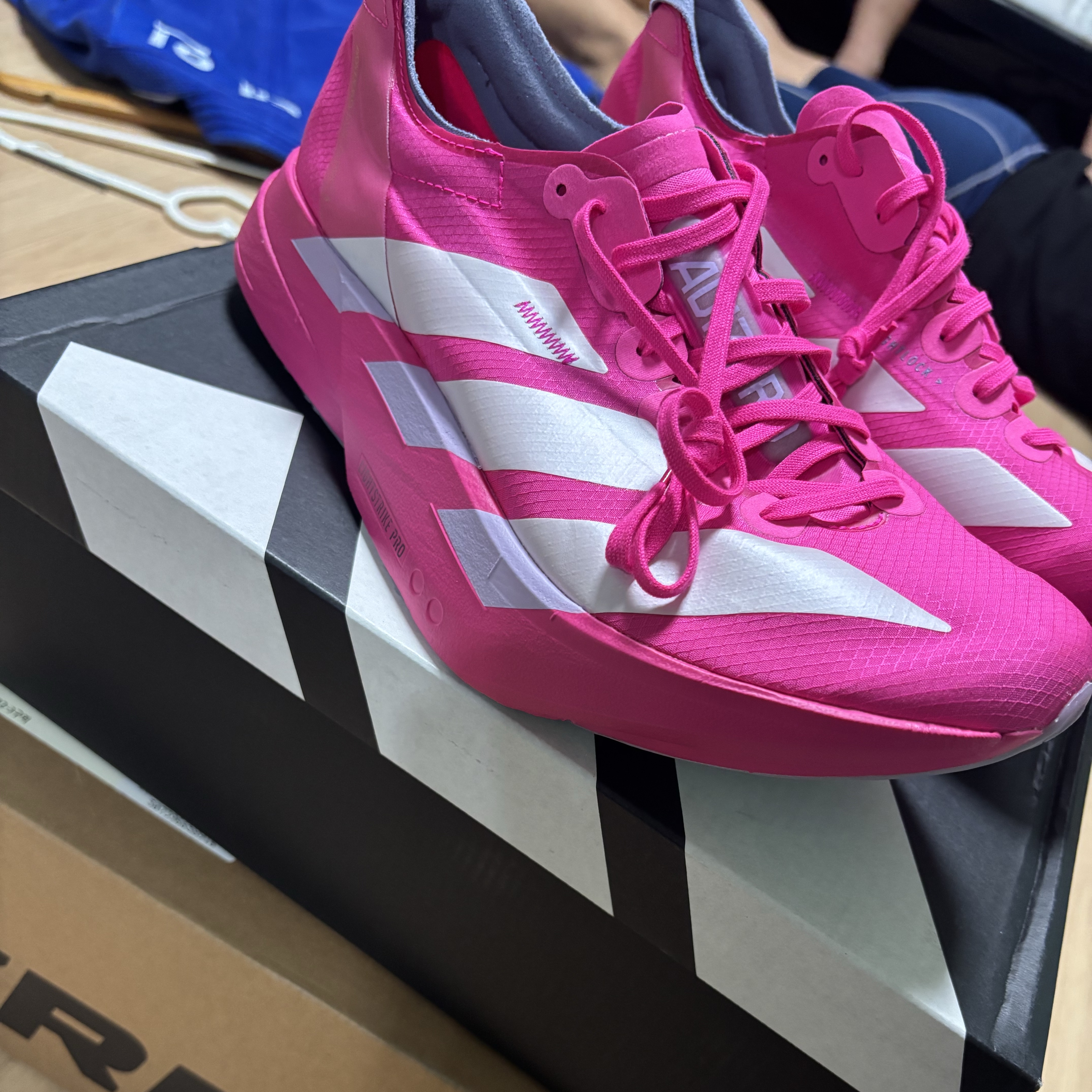 Adidas Adizero Adios Pro 4 Shock Pink Zero Metalic 착용 스타일