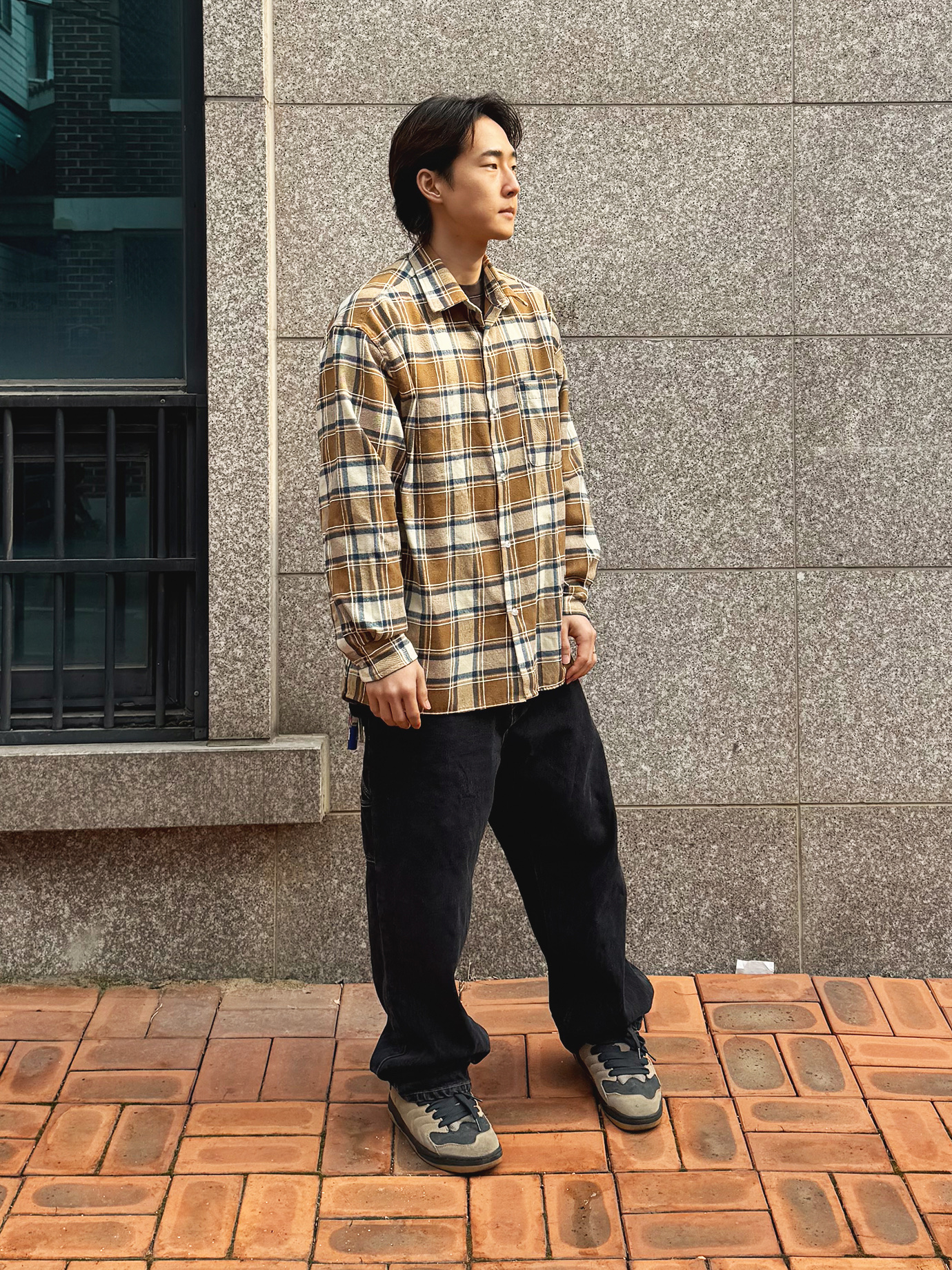 QT8 GARMENTS Rustic Core Flannel Check Shirt Beige, QT8 Garments TL Denim Carpenter Pant Black 착용 스타일 - 2